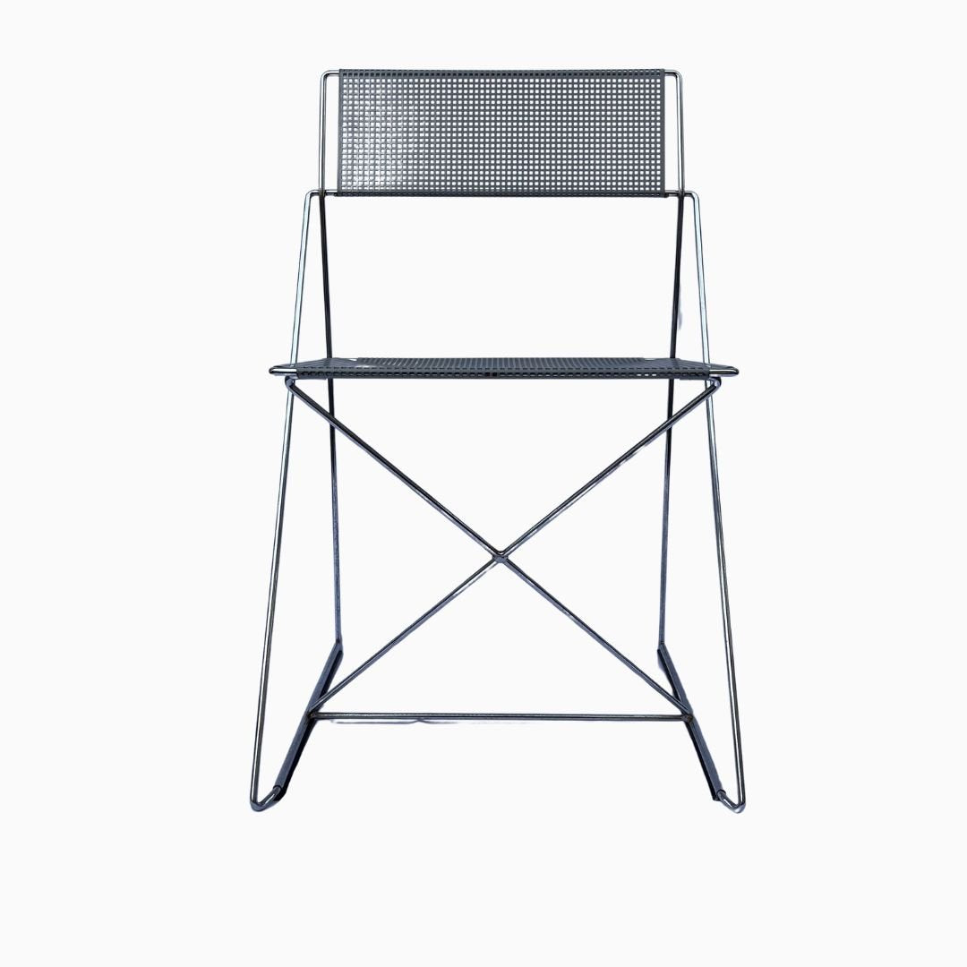 CHAISE X-LINE PAR NIELS JORGEN HAUGESEN POUR MAGIS, 1970