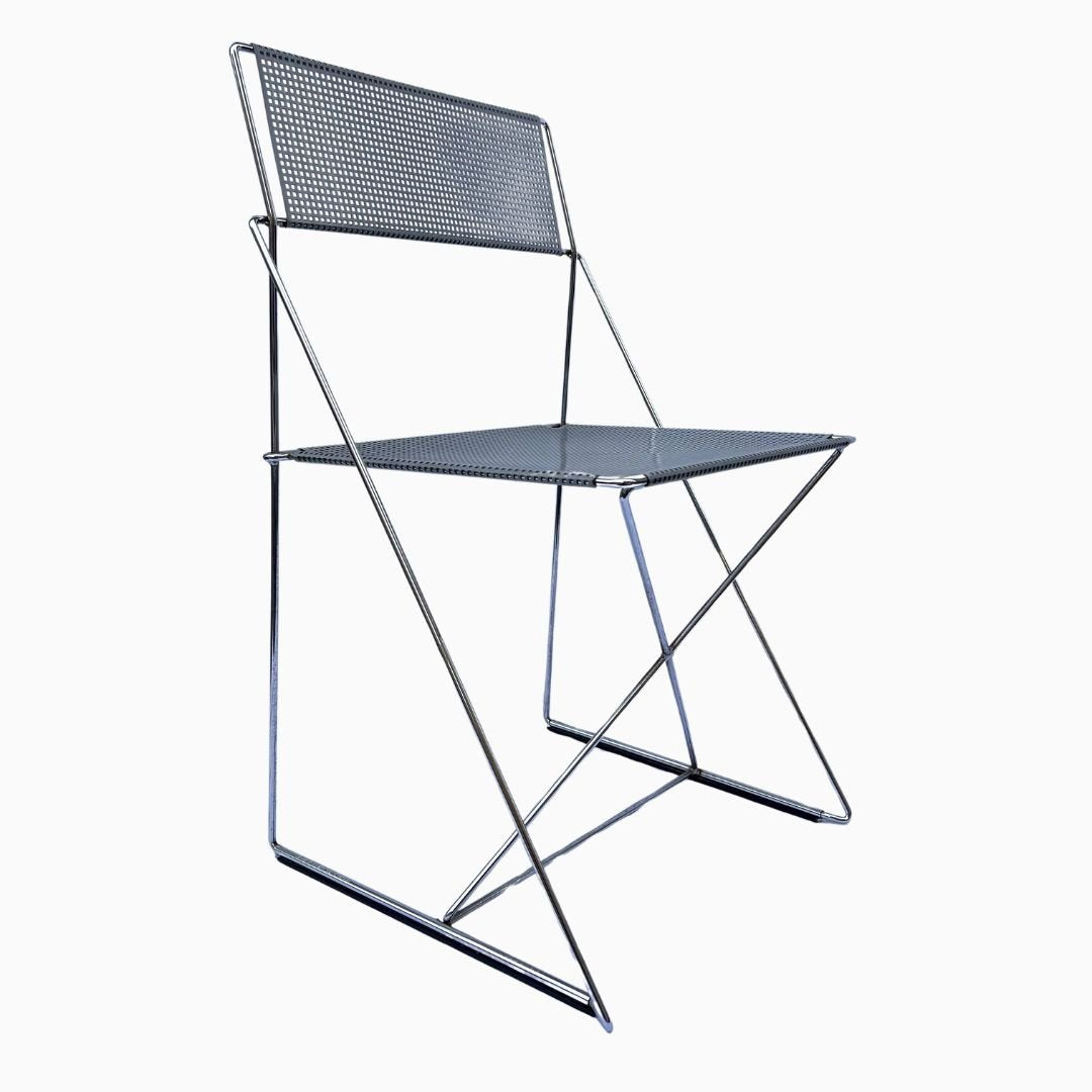 CHAISE X-LINE PAR NIELS JORGEN HAUGESEN POUR MAGIS, 1970