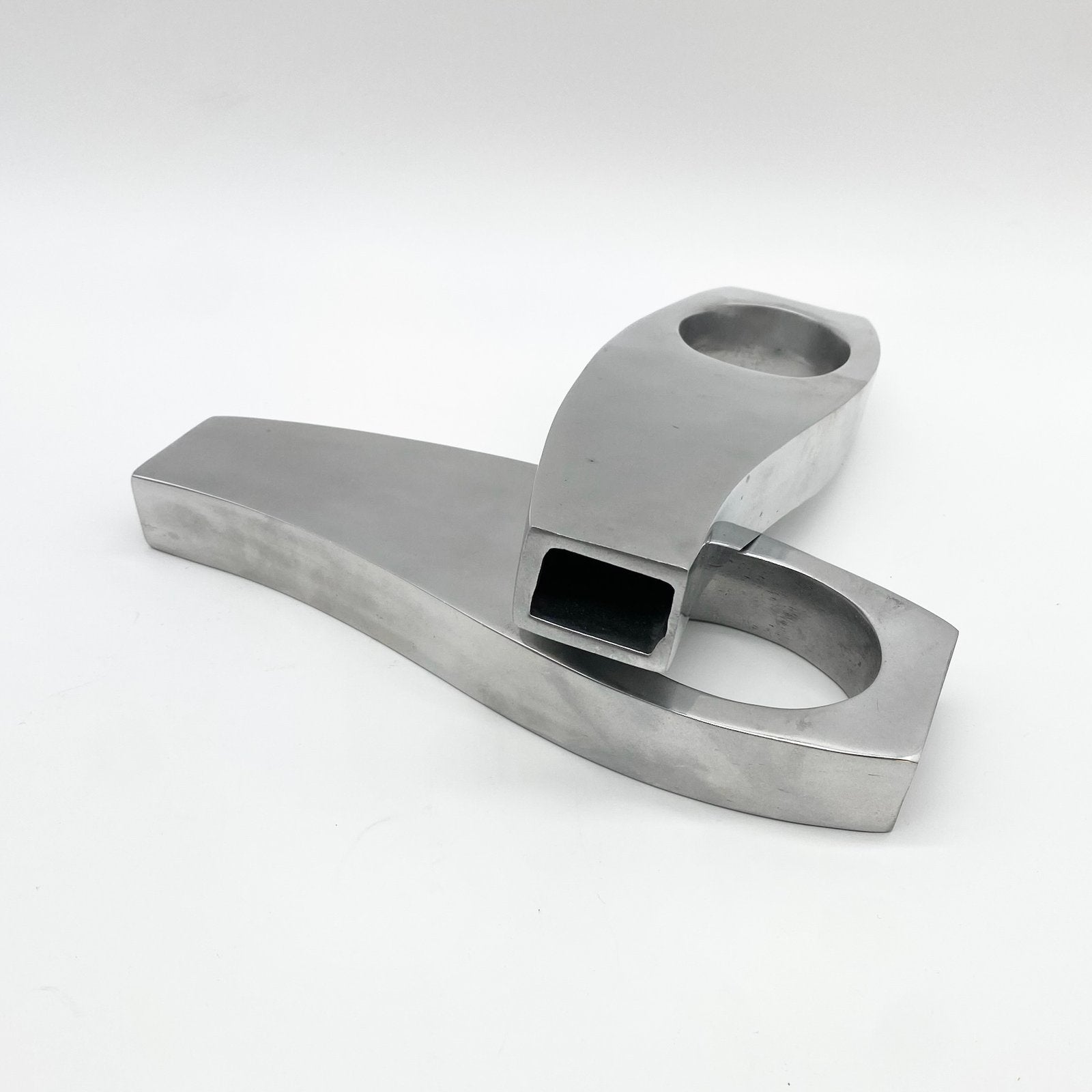 PAIRE DE VASES SCULPTURAUX/ FONTE D’ALUMINIUM –1970s