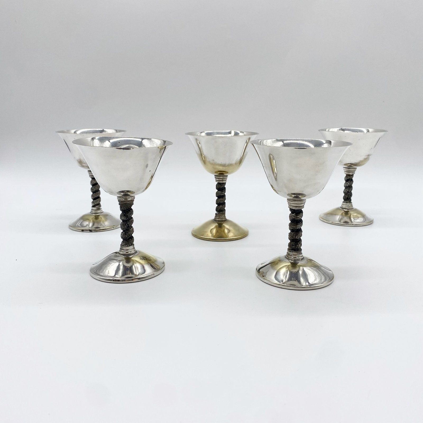 SÉRIE DE 5 VERRES À PIED / MÉTAL ARGENTÉ – "EPB", 1960s