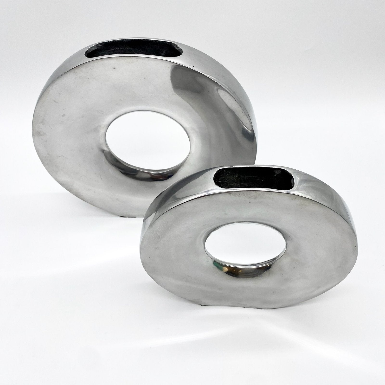 PAIRE DE VASES "DONUTS" / FONTE D’ALUMINIUM – 1970s ITALY
