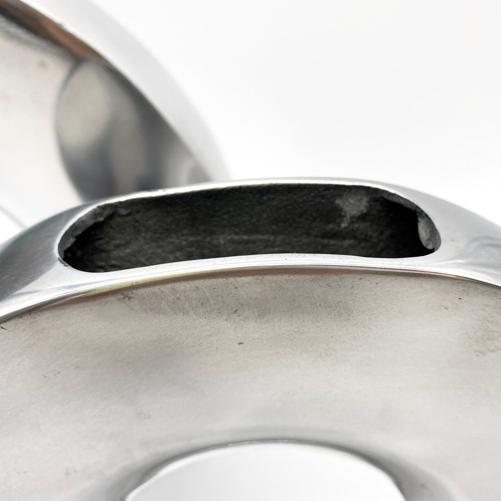 PAIRE DE VASES "DONUTS" / FONTE D’ALUMINIUM – 1970s ITALY