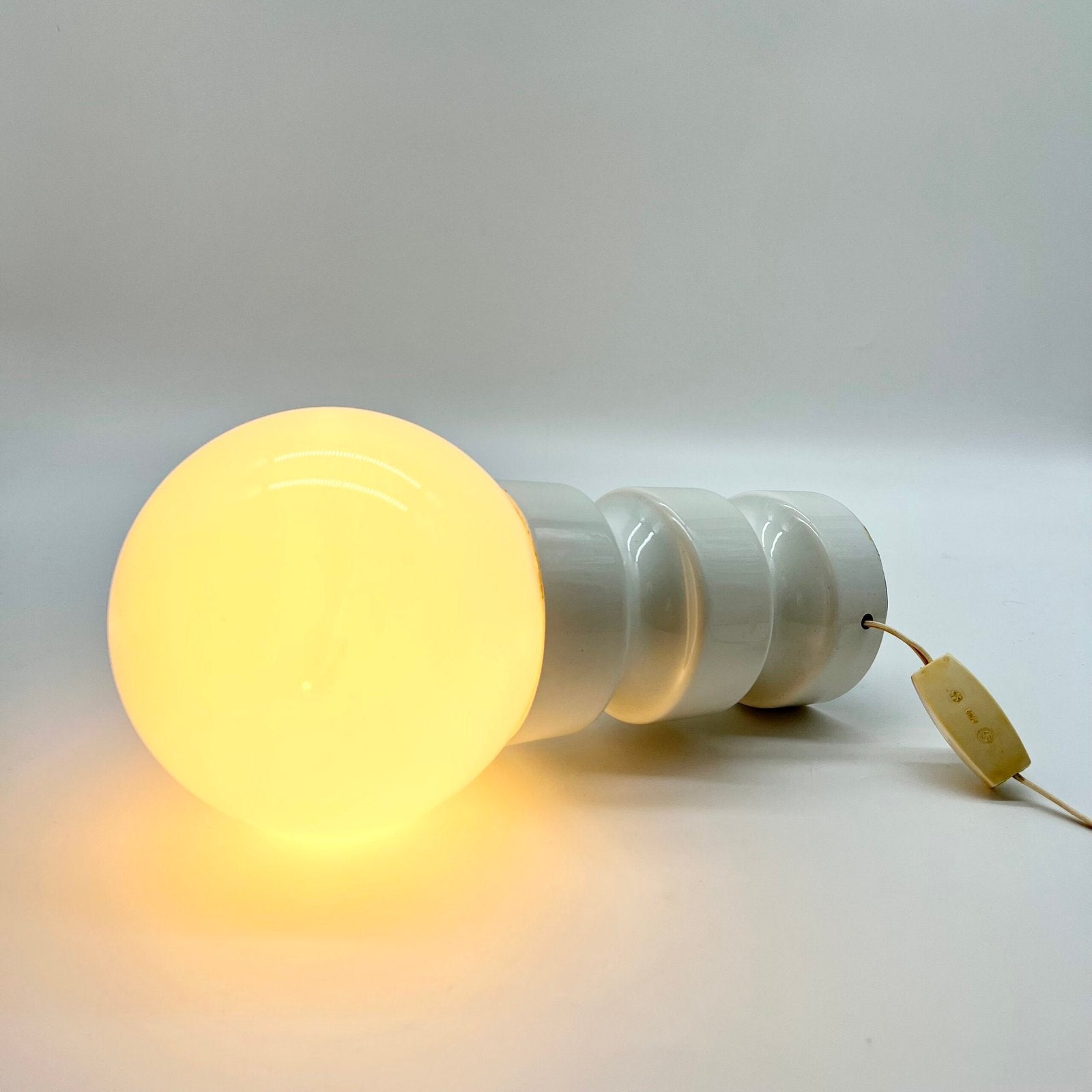 LAMPE DE TABLE SPACE AGE "GUZZINI" – 1960s