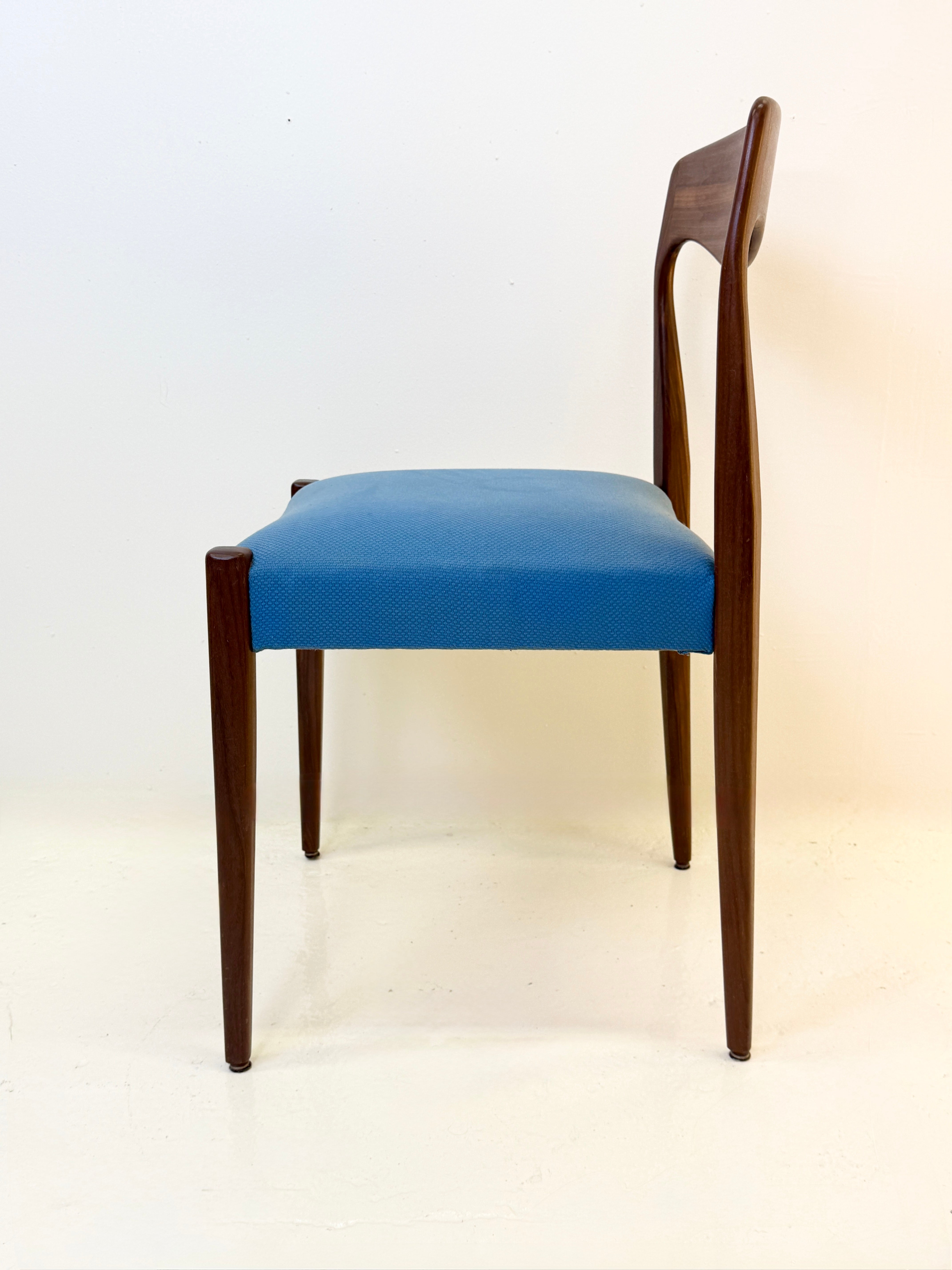 SUITE DE 4 CHAISES SCANDINAVES, 1960s