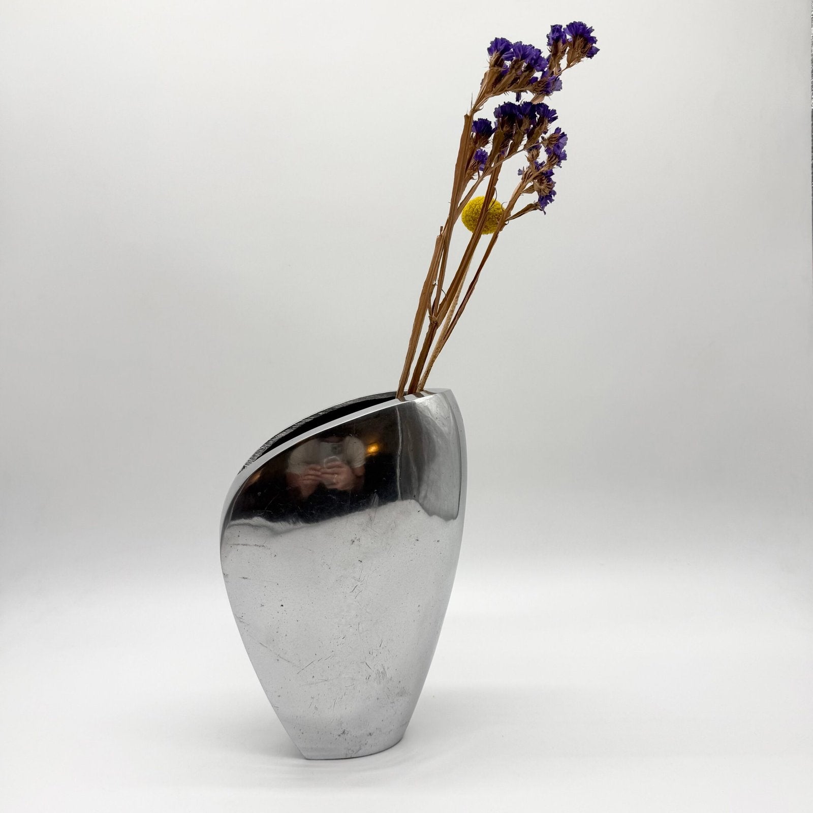 VASE SCULPTURAL / FONTE D’ALU POLI – 1980s