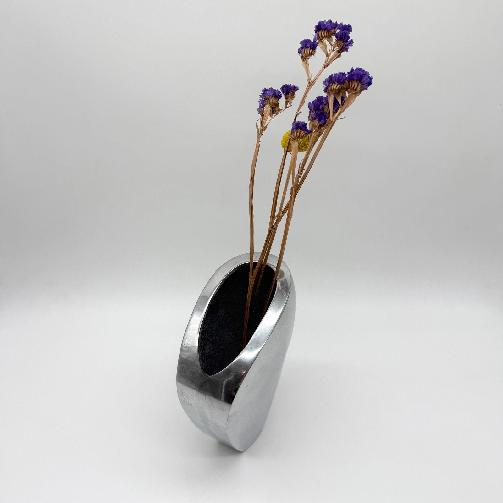VASE SCULPTURAL / FONTE D’ALU POLI – 1980s