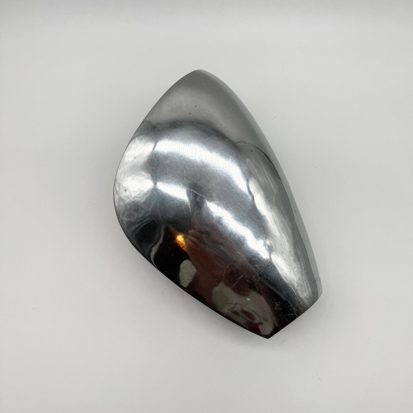 VASE SCULPTURAL / FONTE D’ALU POLI – 1980s