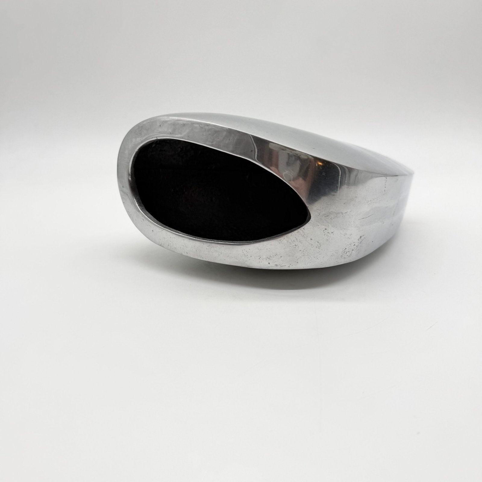 VASE SCULPTURAL / FONTE D’ALU POLI – 1980s
