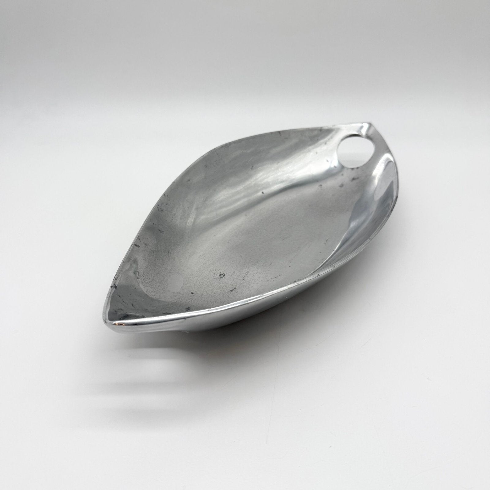 COUPE / CENTRE DE TABLE EN FONTE D’ALU POLI – 1980s