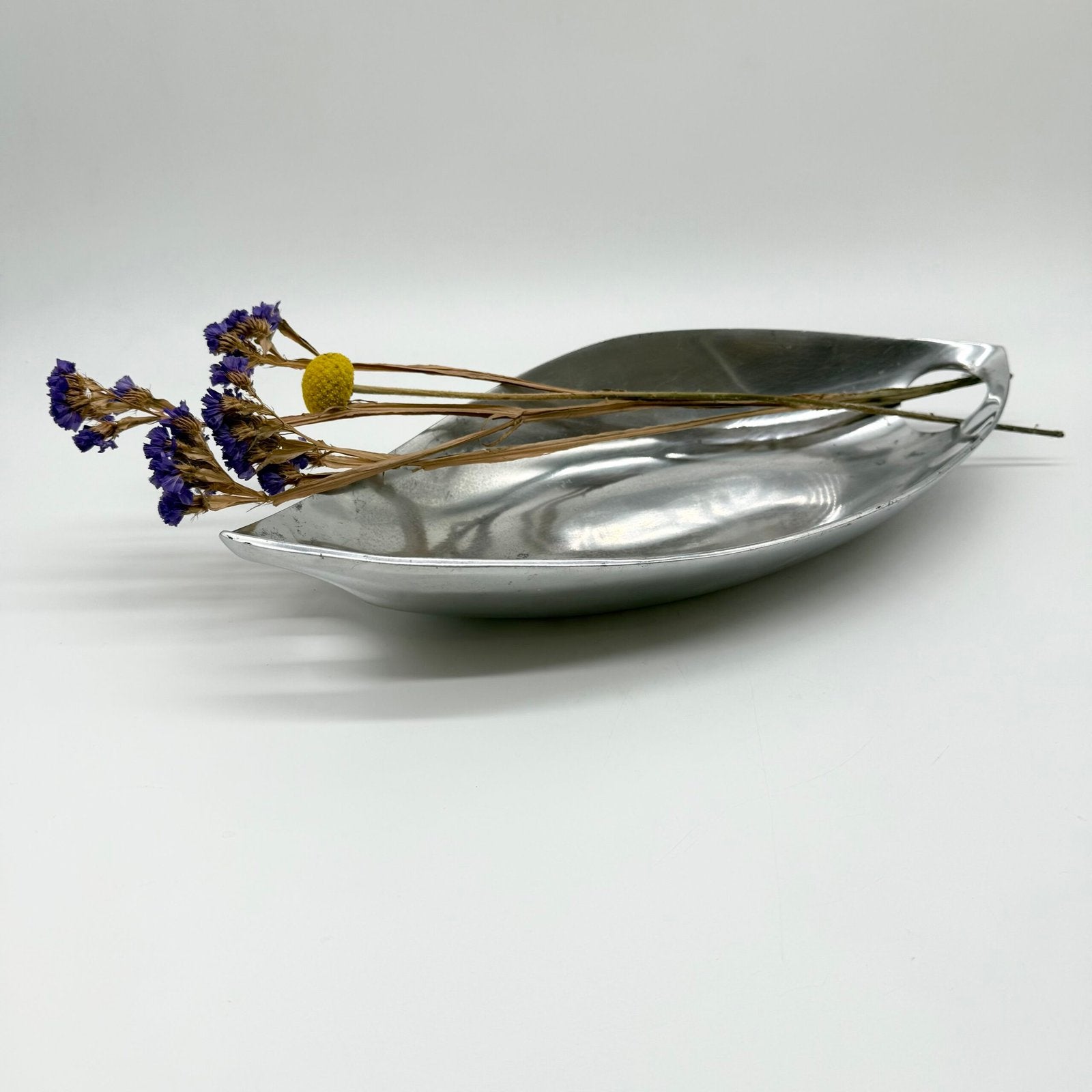 COUPE / CENTRE DE TABLE EN FONTE D’ALU POLI – 1980s