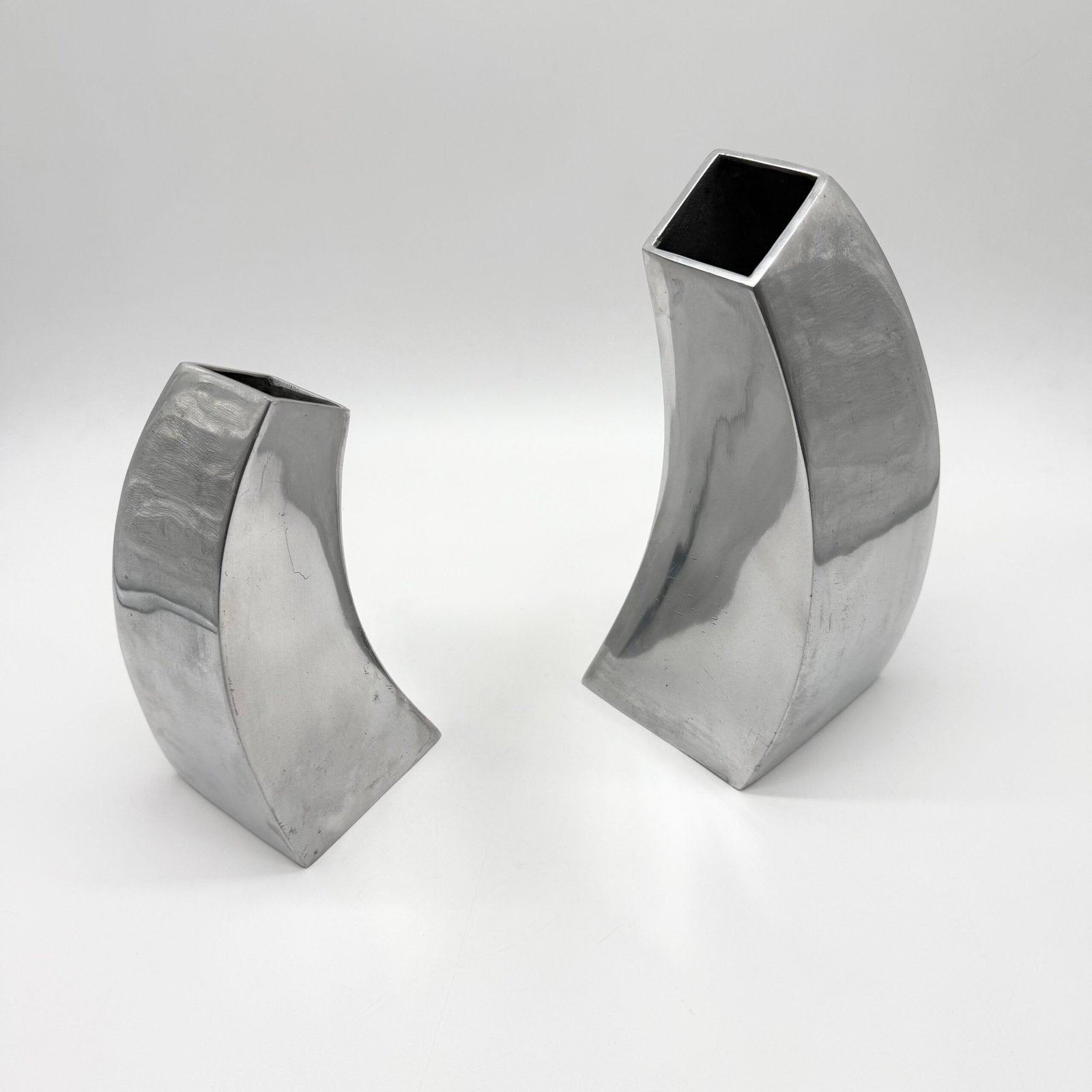 PAIRE DE VASES "SPACE AGE" EN FONTE D’ALU – 1980s