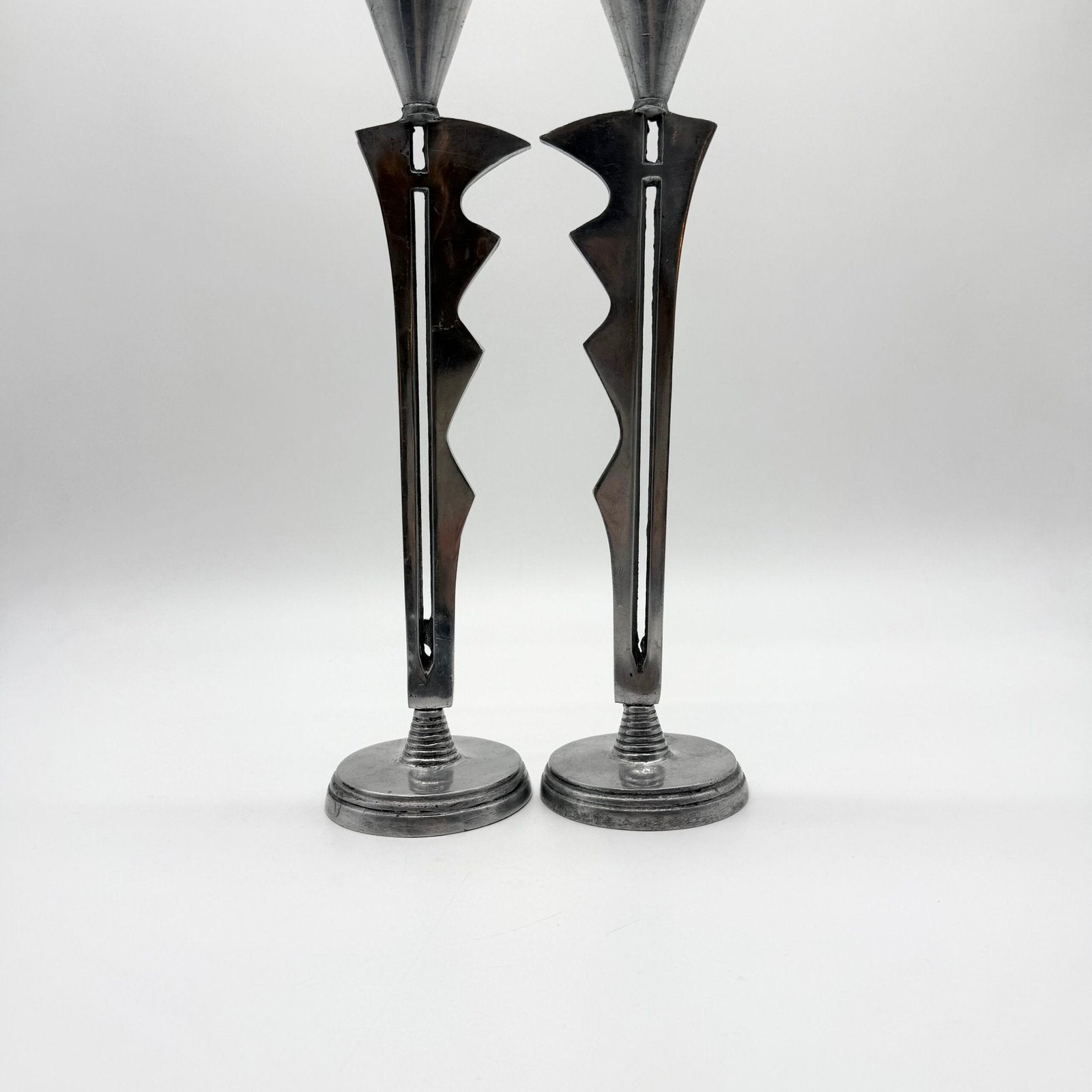 PAIRE DE CHANDELIERS "MODERNISTE" – , 1980s