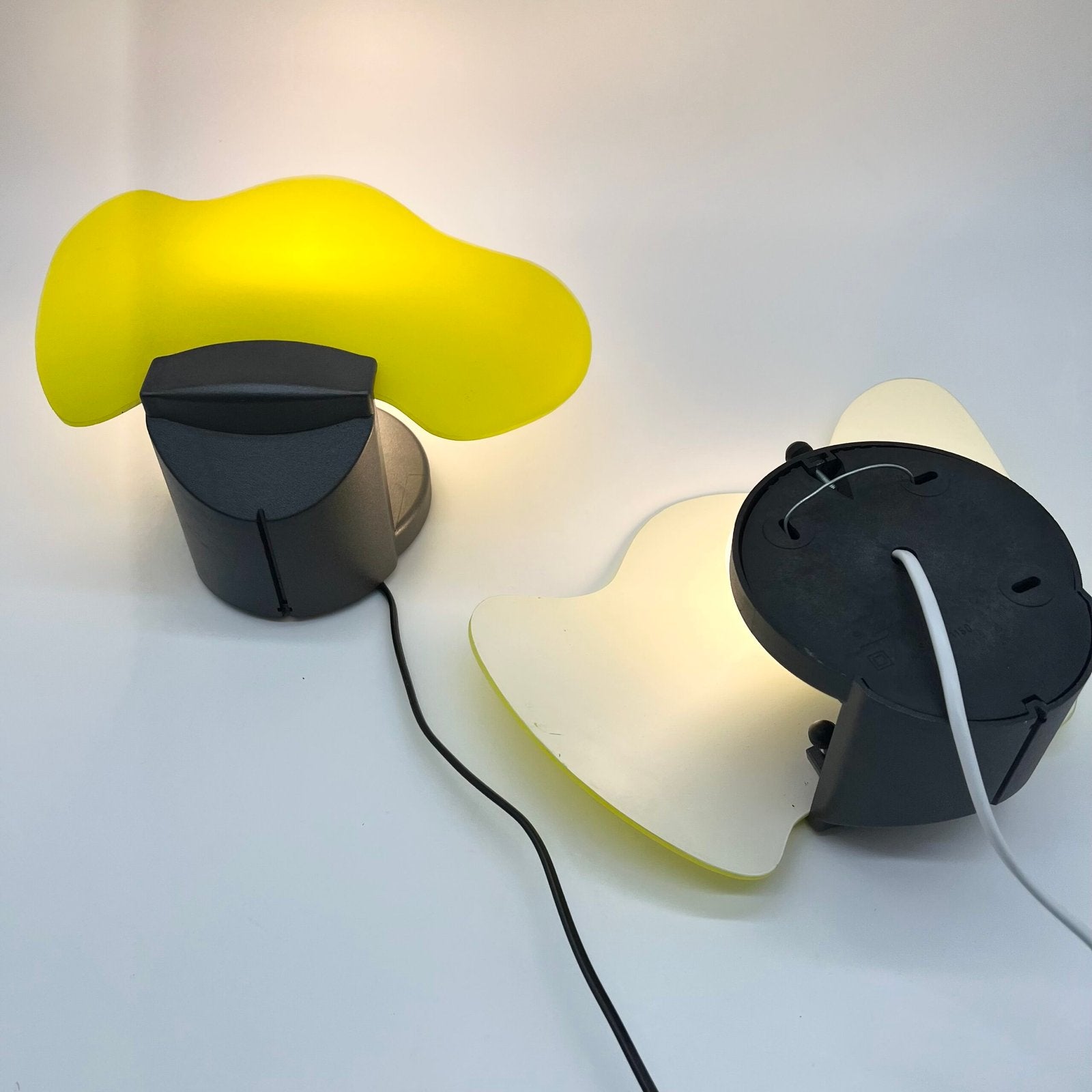 PAIRE D’APPLIQUES MODERNISTES "LAGUNA LIGHT"- ITALY, 1980s