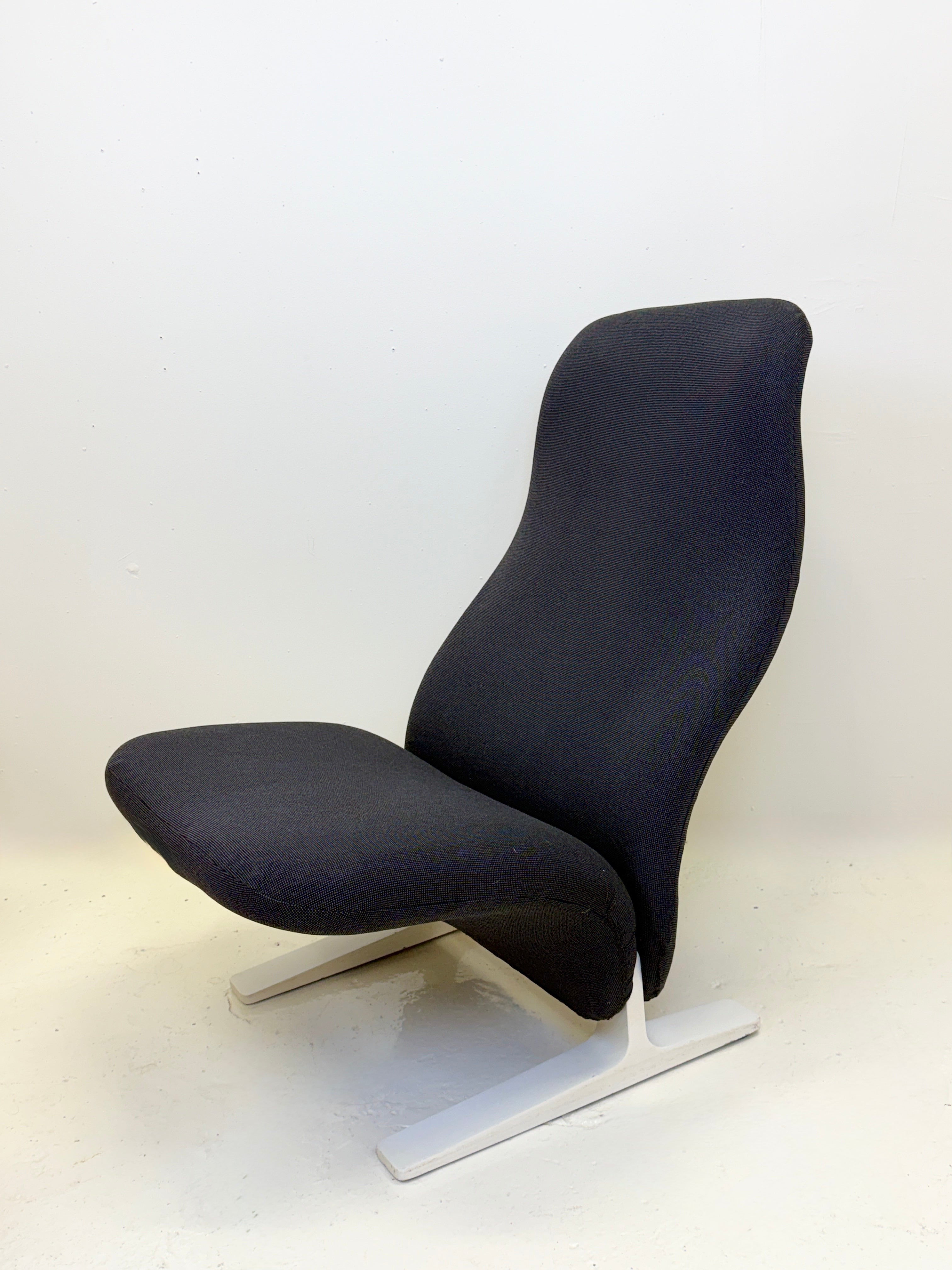 FAUTEUIL "CONCORDE" BLEU MARINE PAR PIERRE PAULIN, 1960s