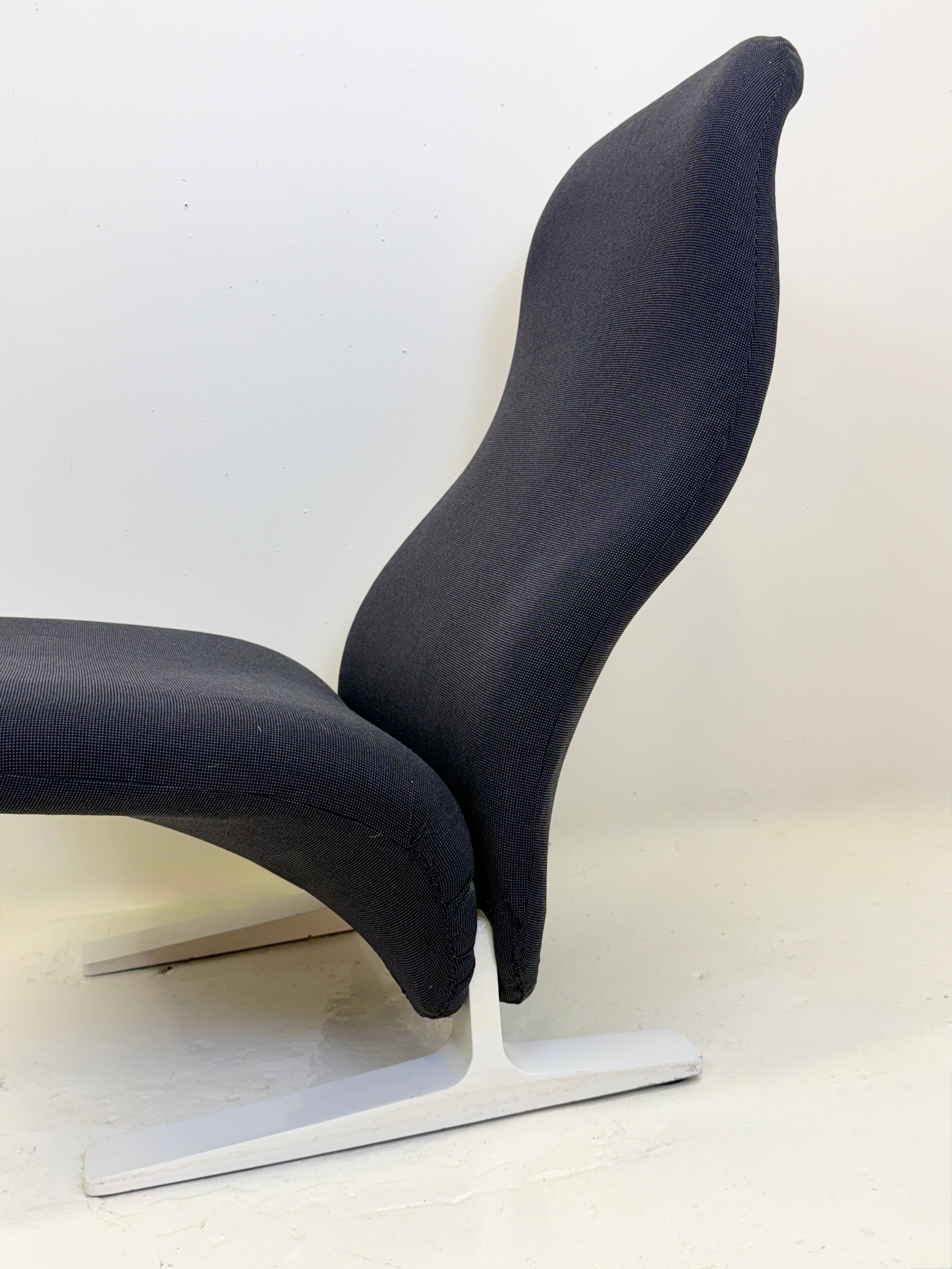 FAUTEUIL "CONCORDE" BLEU MARINE PAR PIERRE PAULIN, 1960s