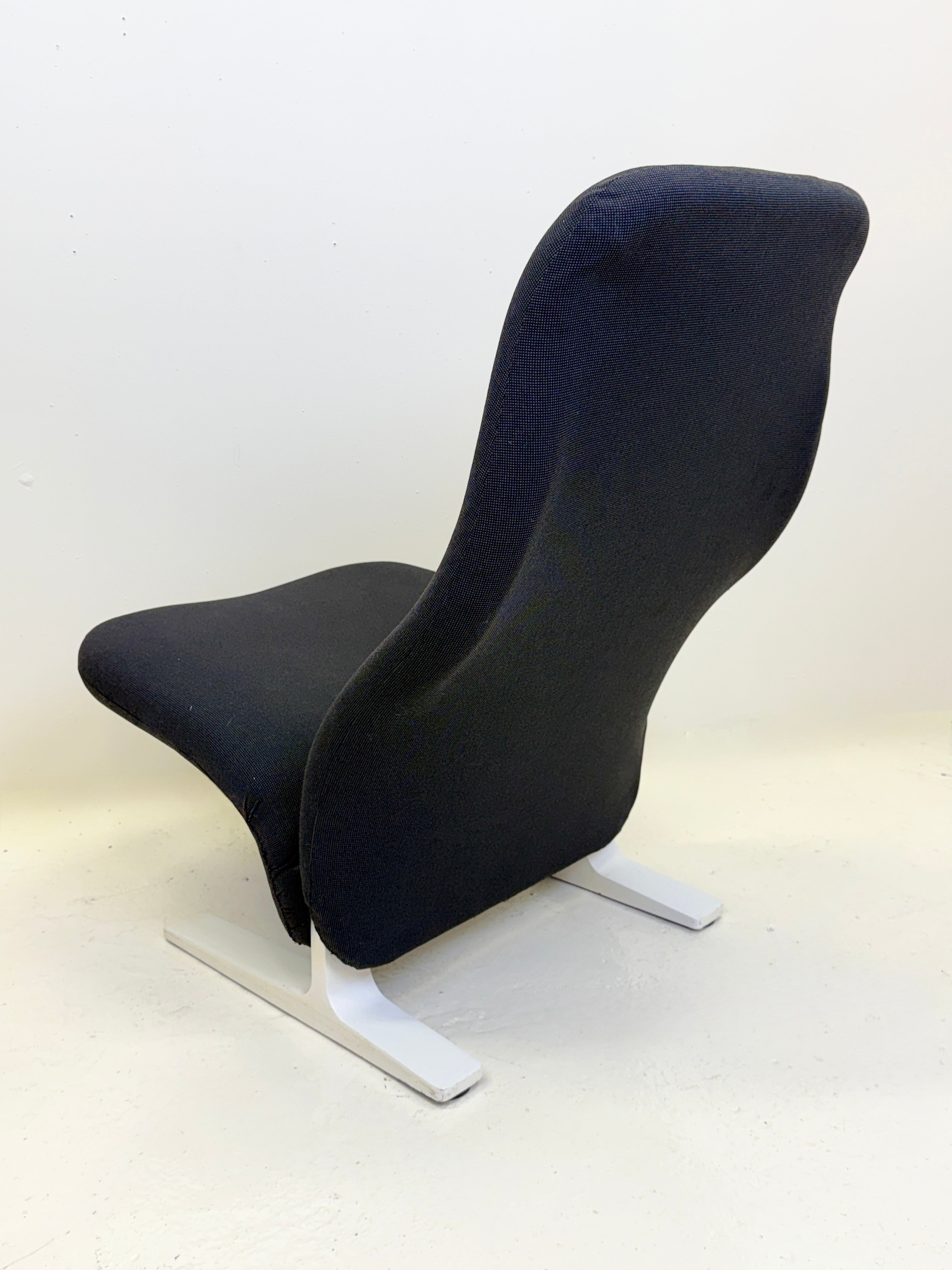FAUTEUIL "CONCORDE" BLEU MARINE PAR PIERRE PAULIN, 1960s