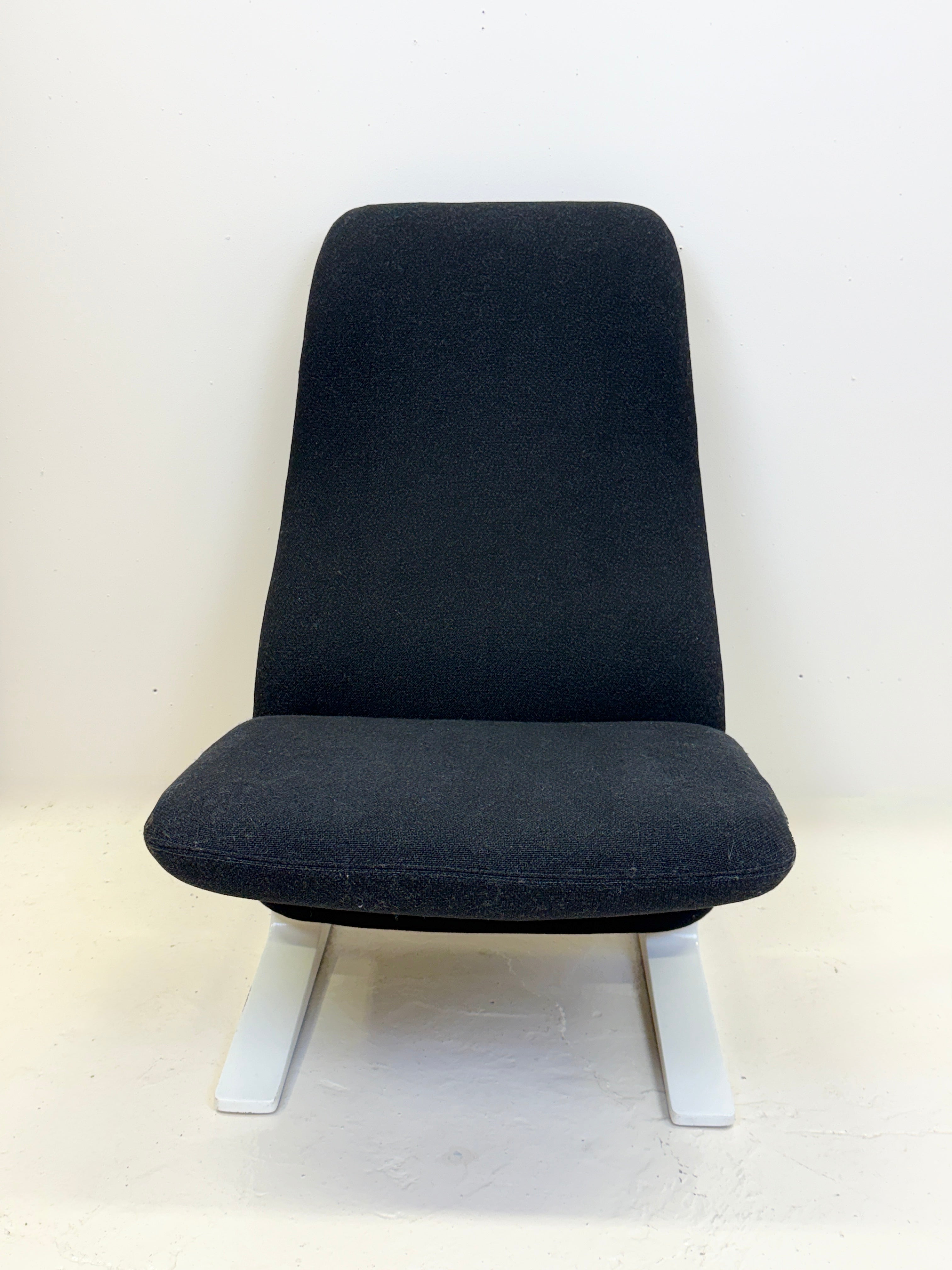 FAUTEUIL "CONCORDE" NOIR PAR PIERRE PAULIN, 1960s
