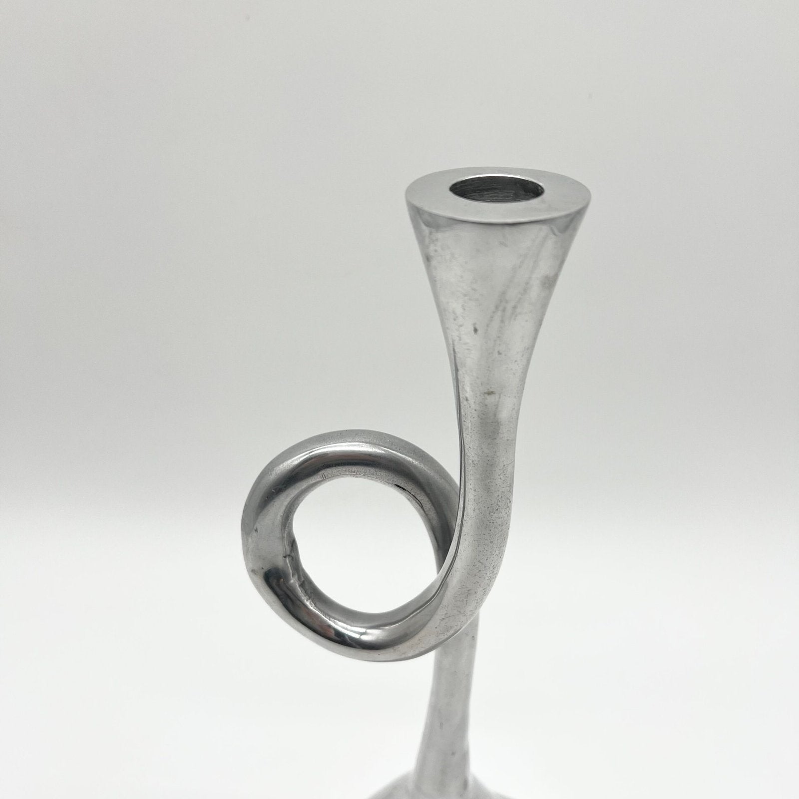 GRAND CHANDELIER "BOUCLE", FONTE D’ALU— 1980s