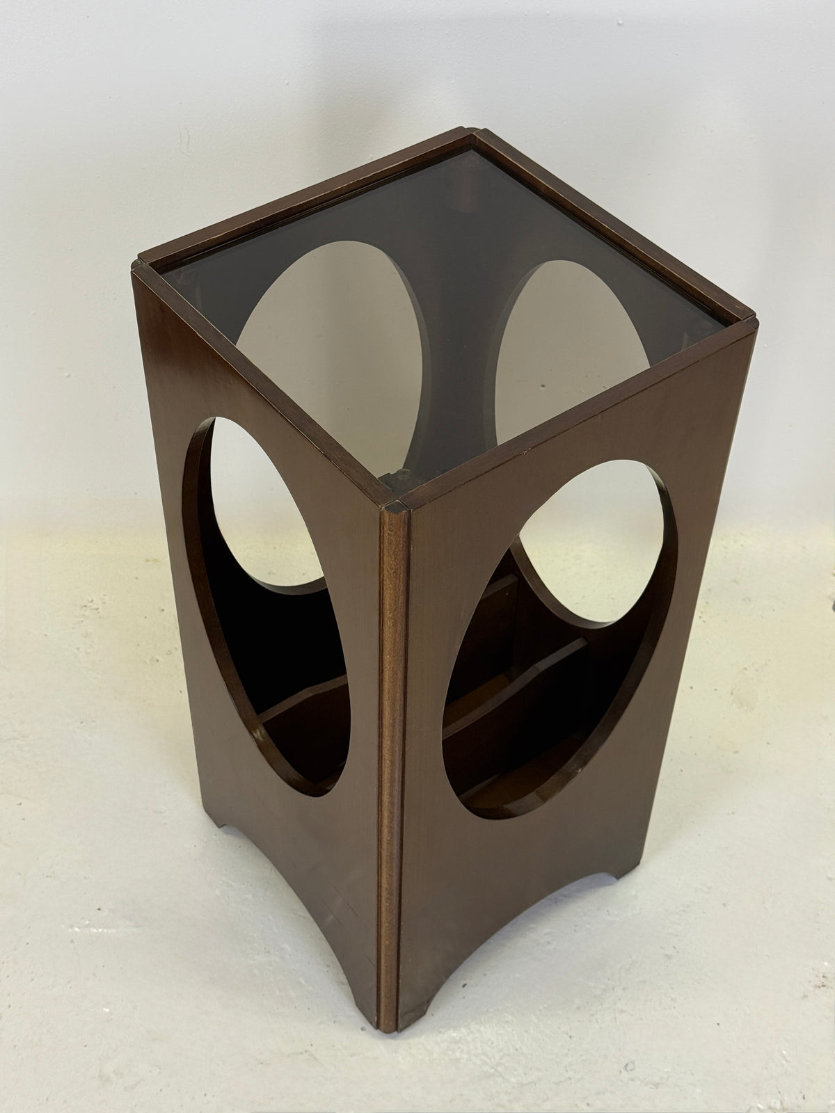 Guéridon "range-vinyles" — Italie, 1960s