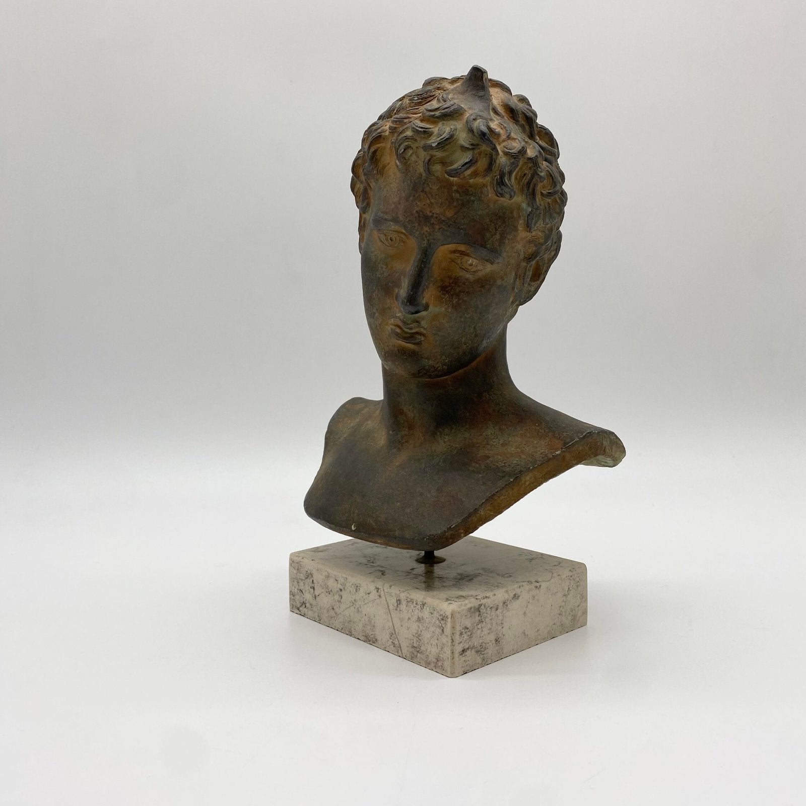 "ÉPHÈBE DE MARATHON" – BUSTE EN TERRE CUITE, 1950s