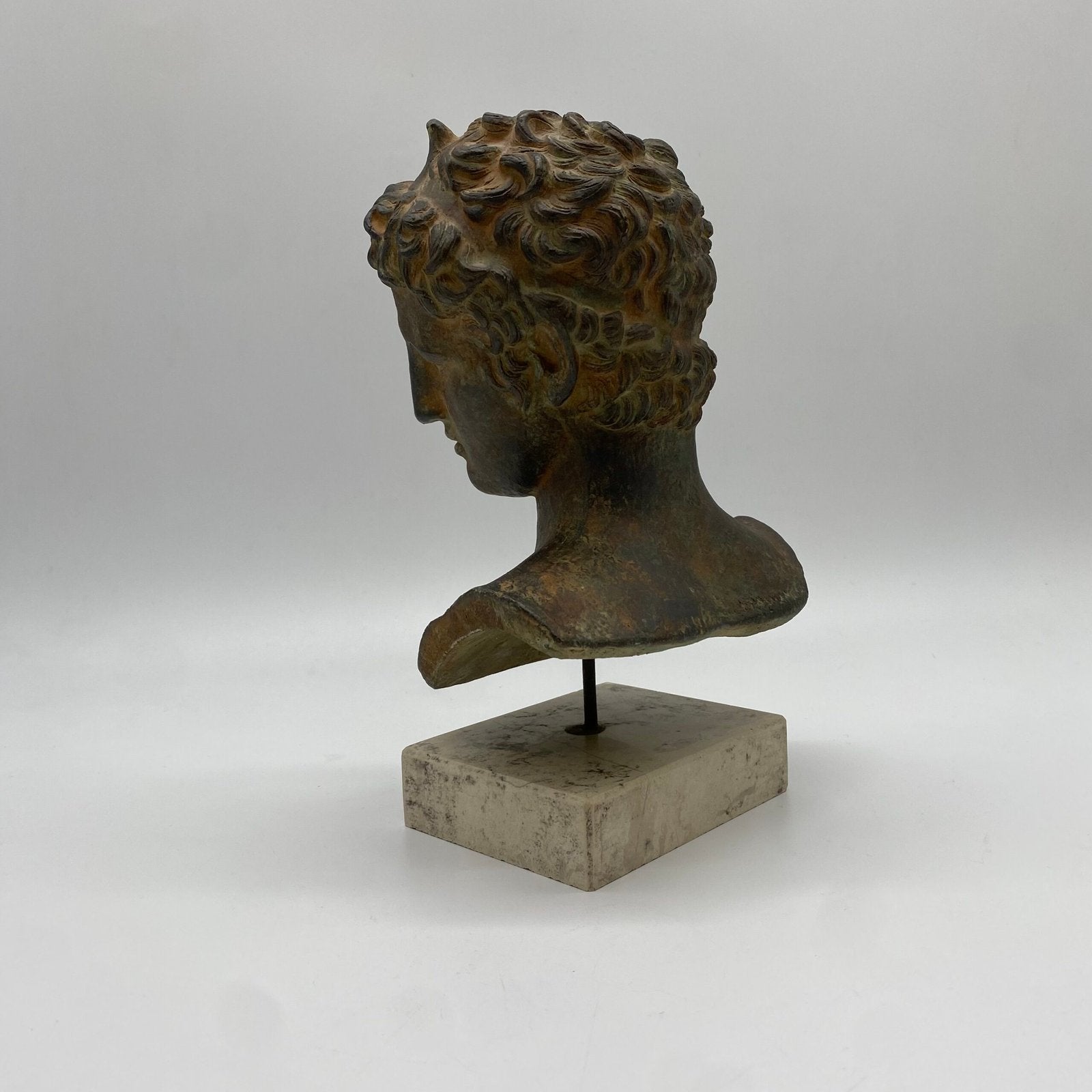 "ÉPHÈBE DE MARATHON" – BUSTE EN TERRE CUITE, 1950s