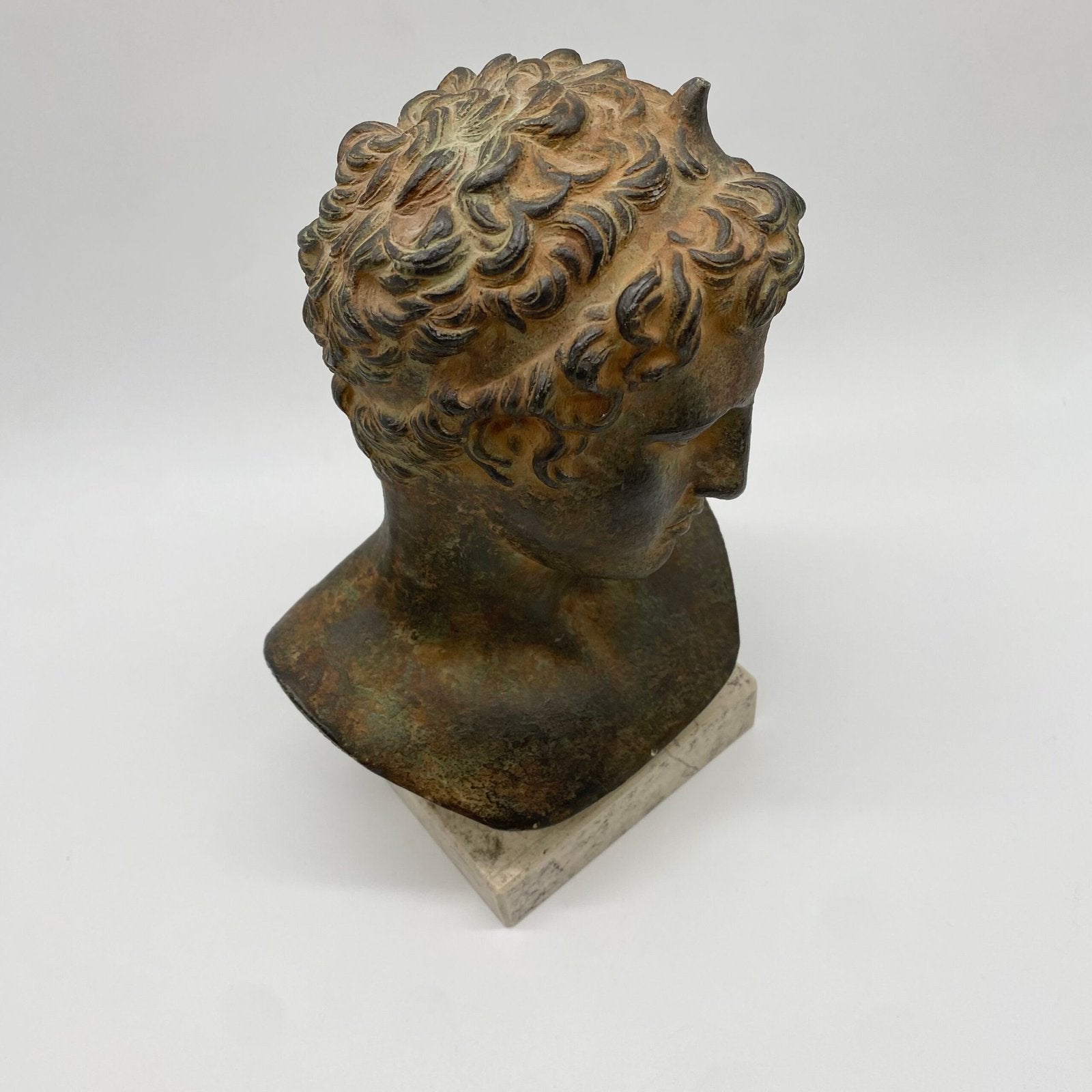 "ÉPHÈBE DE MARATHON" – BUSTE EN TERRE CUITE, 1950s