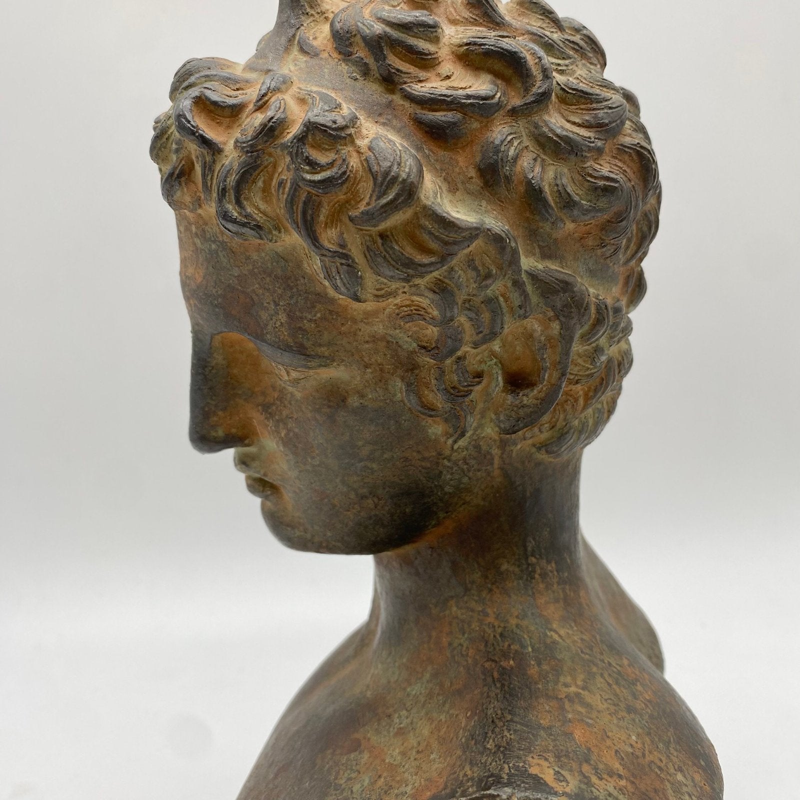 "ÉPHÈBE DE MARATHON" – BUSTE EN TERRE CUITE, 1950s