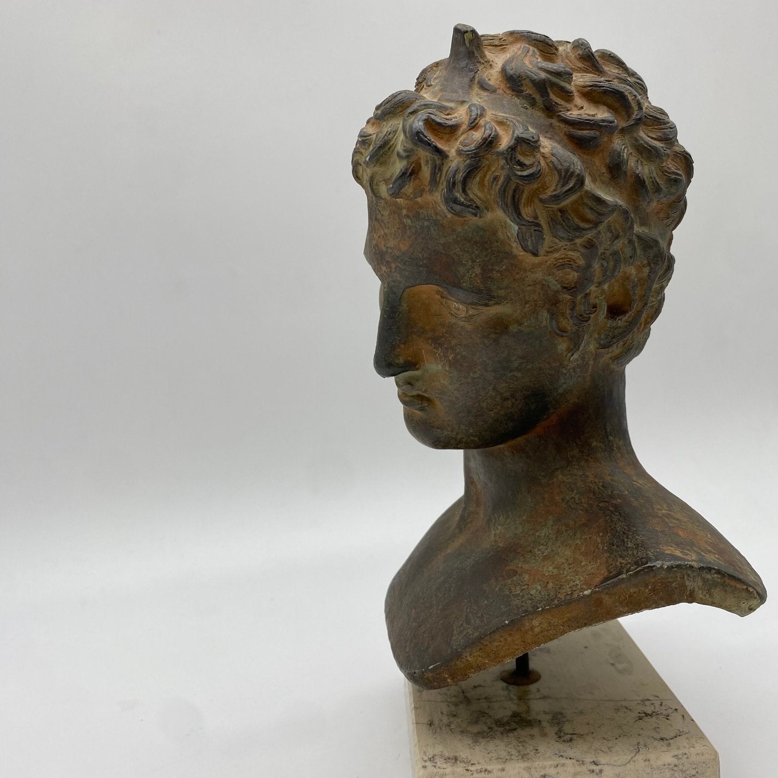 "ÉPHÈBE DE MARATHON" – BUSTE EN TERRE CUITE, 1950s