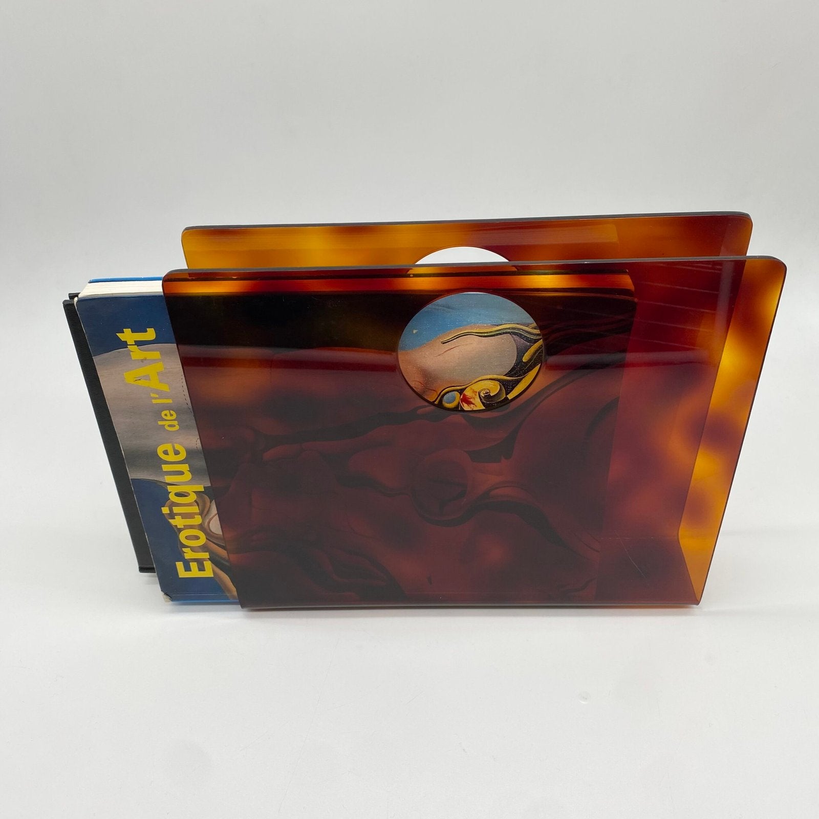 PORTE-REVUES EN LUCITE "ÉCAILLE", 1970s