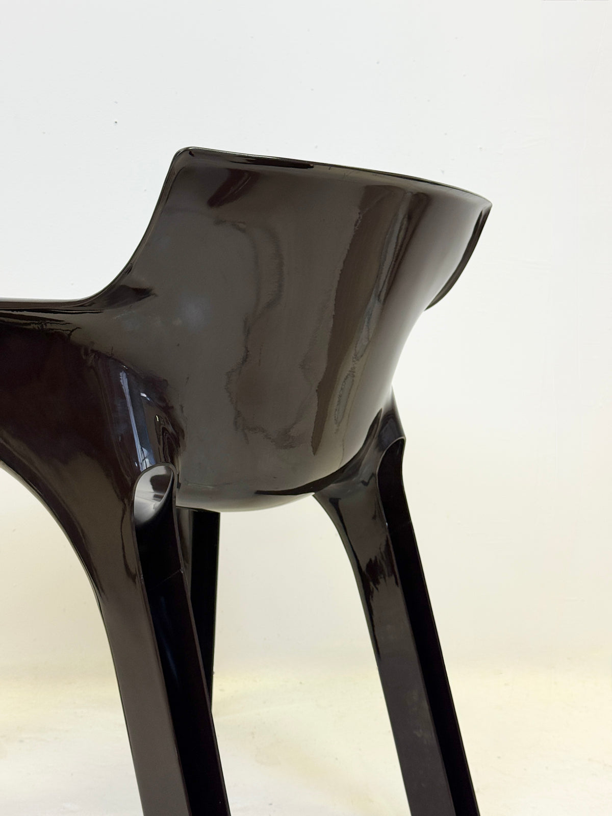 Fauteuil "Gaudì" Chocolat – Magistretti pour Artemide, Italie, 1970