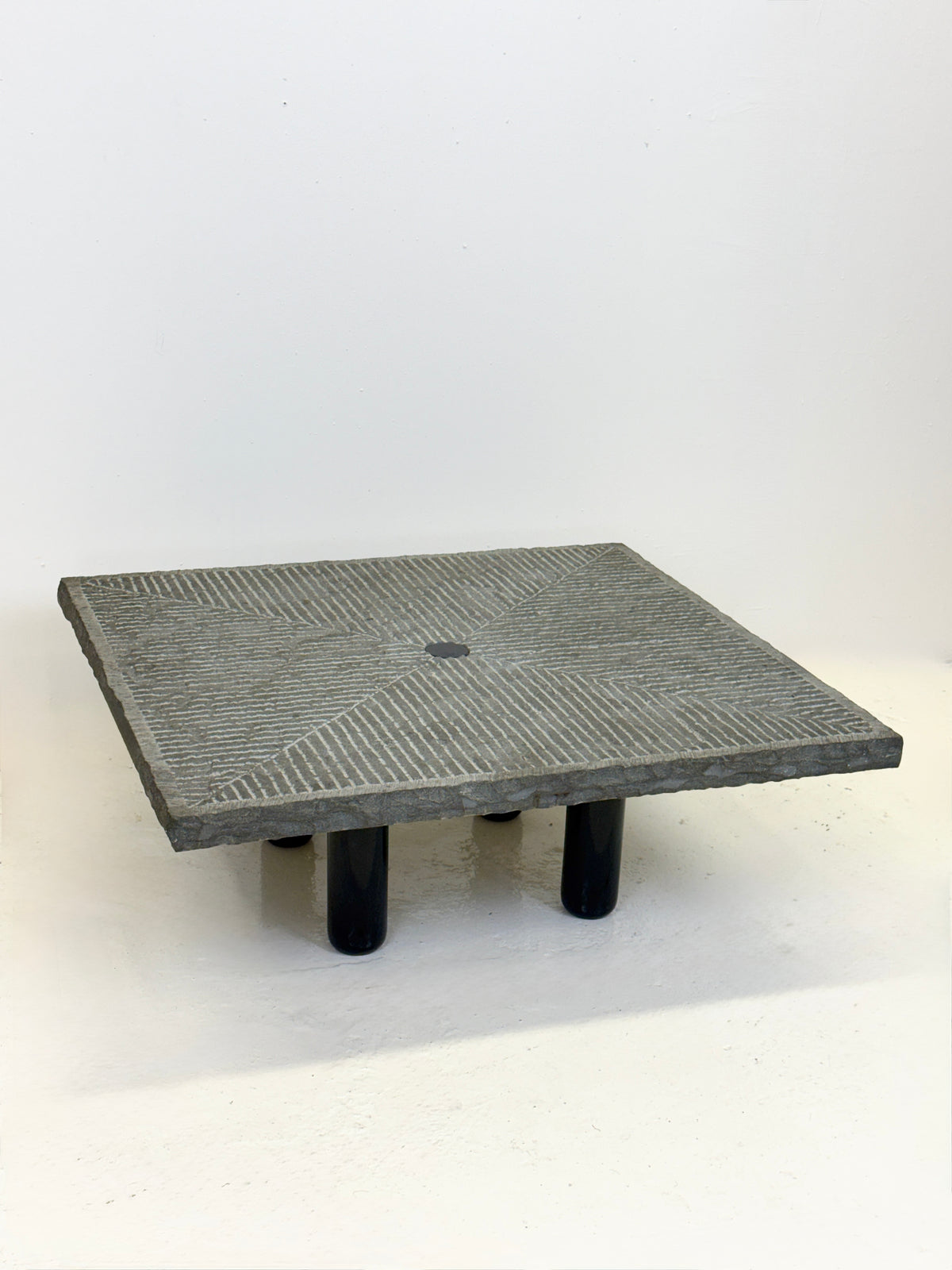 Table basse "Granit" par Giulio Lazzotti pour Mageia, Italie, 1981