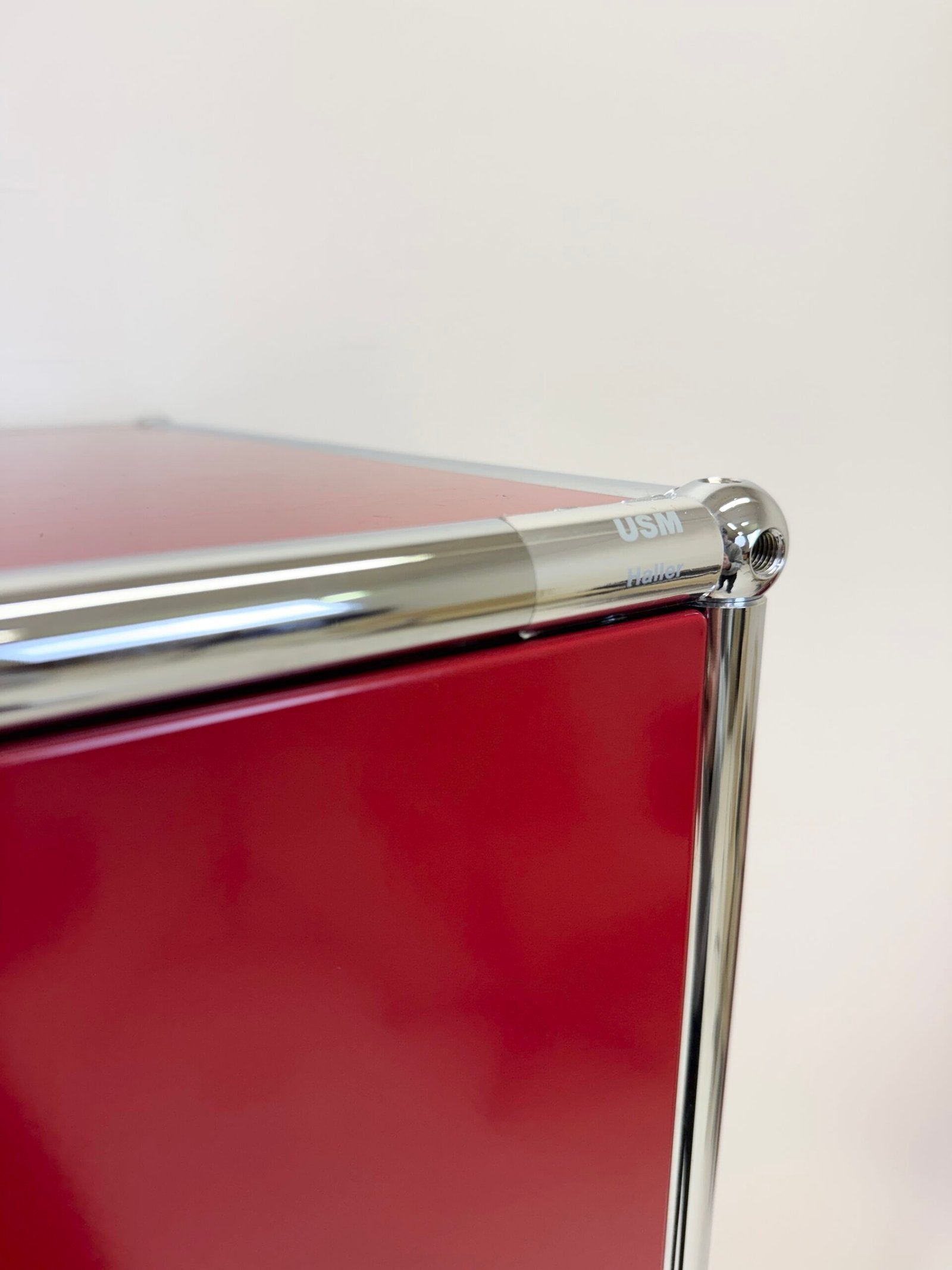USM HALLER "ROUGE RUBIS" – GRAND MEUBLE DE RANGEMENT (ETAT NEUF)