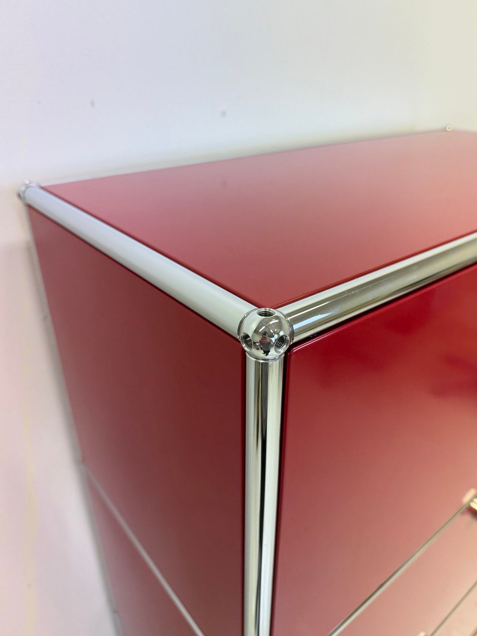 USM HALLER "ROUGE RUBIS" – GRAND MEUBLE DE RANGEMENT (ETAT NEUF)