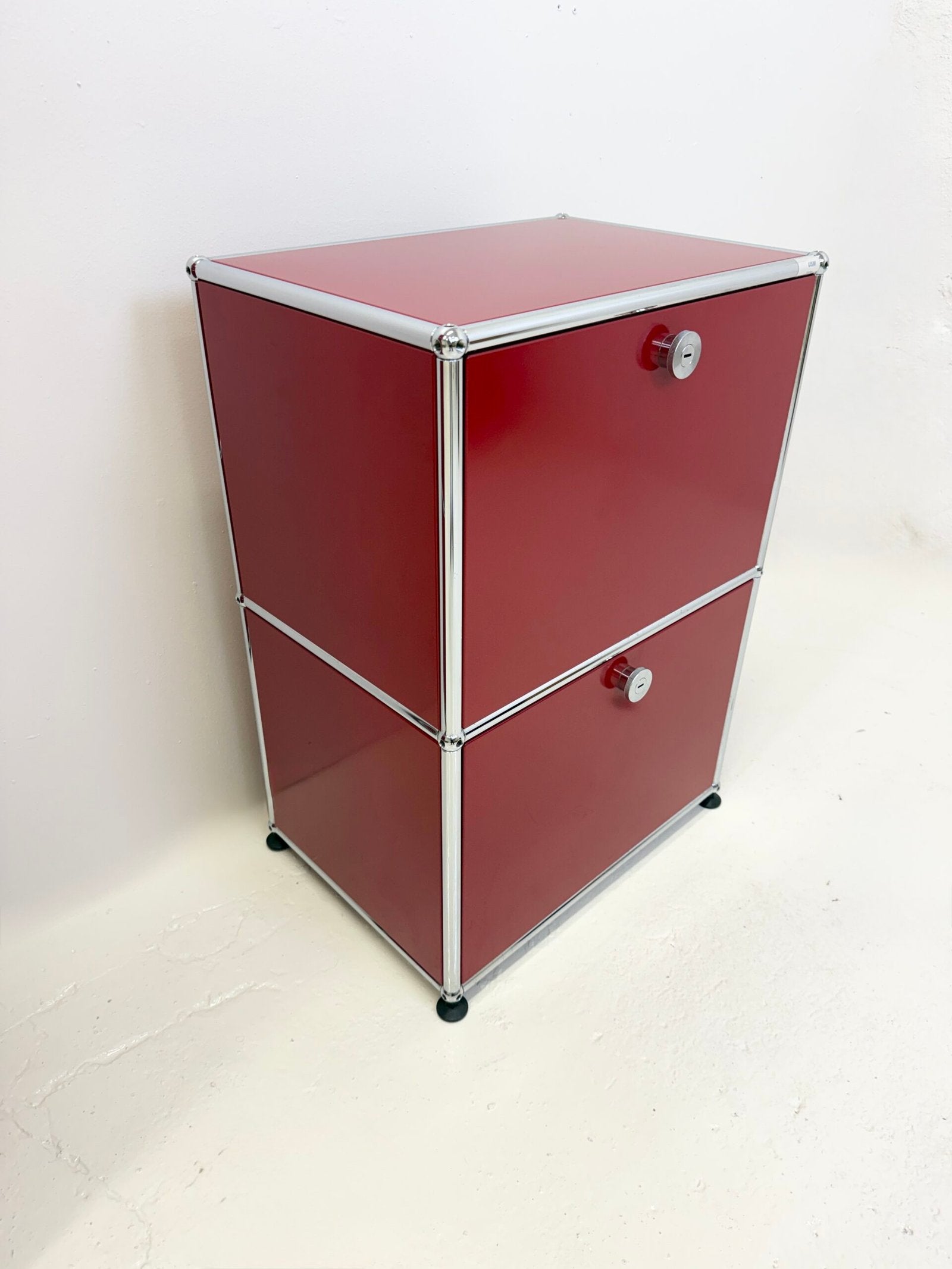 USM HALLER "ROUGE RUBIS" – BOUT DE CANAPÉ (ETAT NEUF)