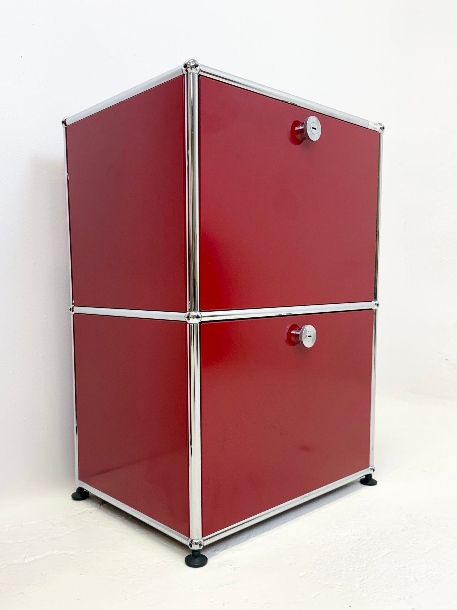 USM HALLER "ROUGE RUBIS" – BOUT DE CANAPÉ (ETAT NEUF)