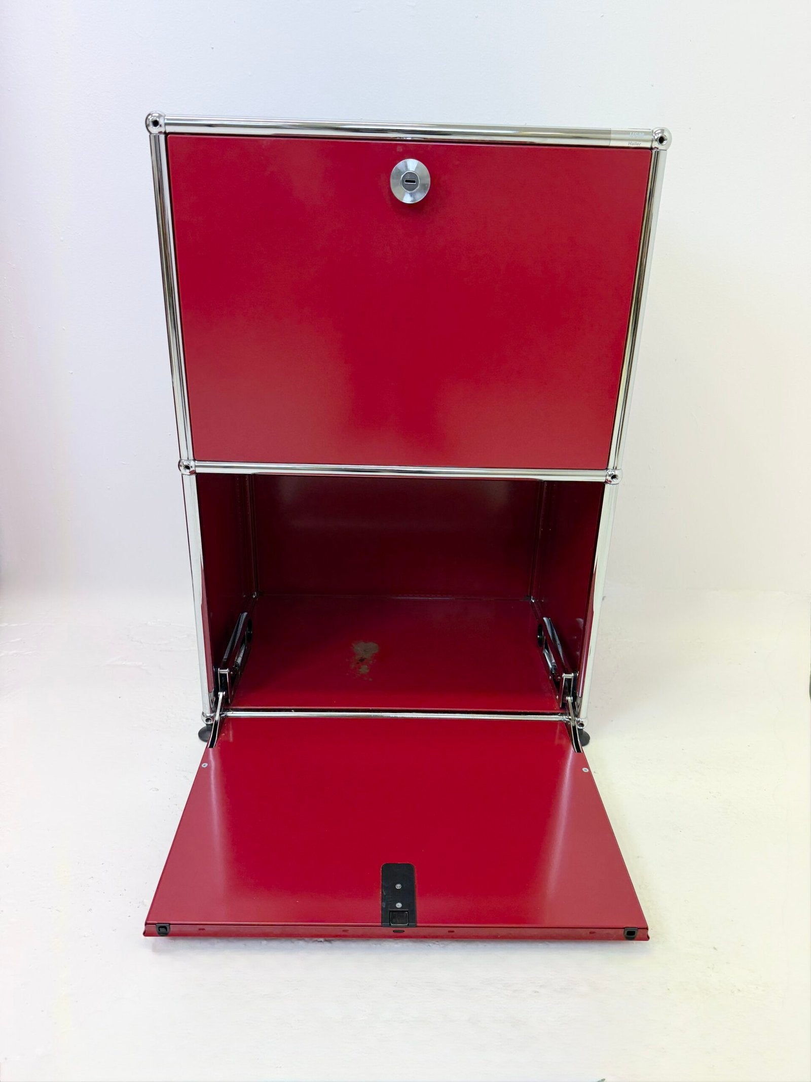 USM HALLER "ROUGE RUBIS" – BOUT DE CANAPÉ (ETAT NEUF)