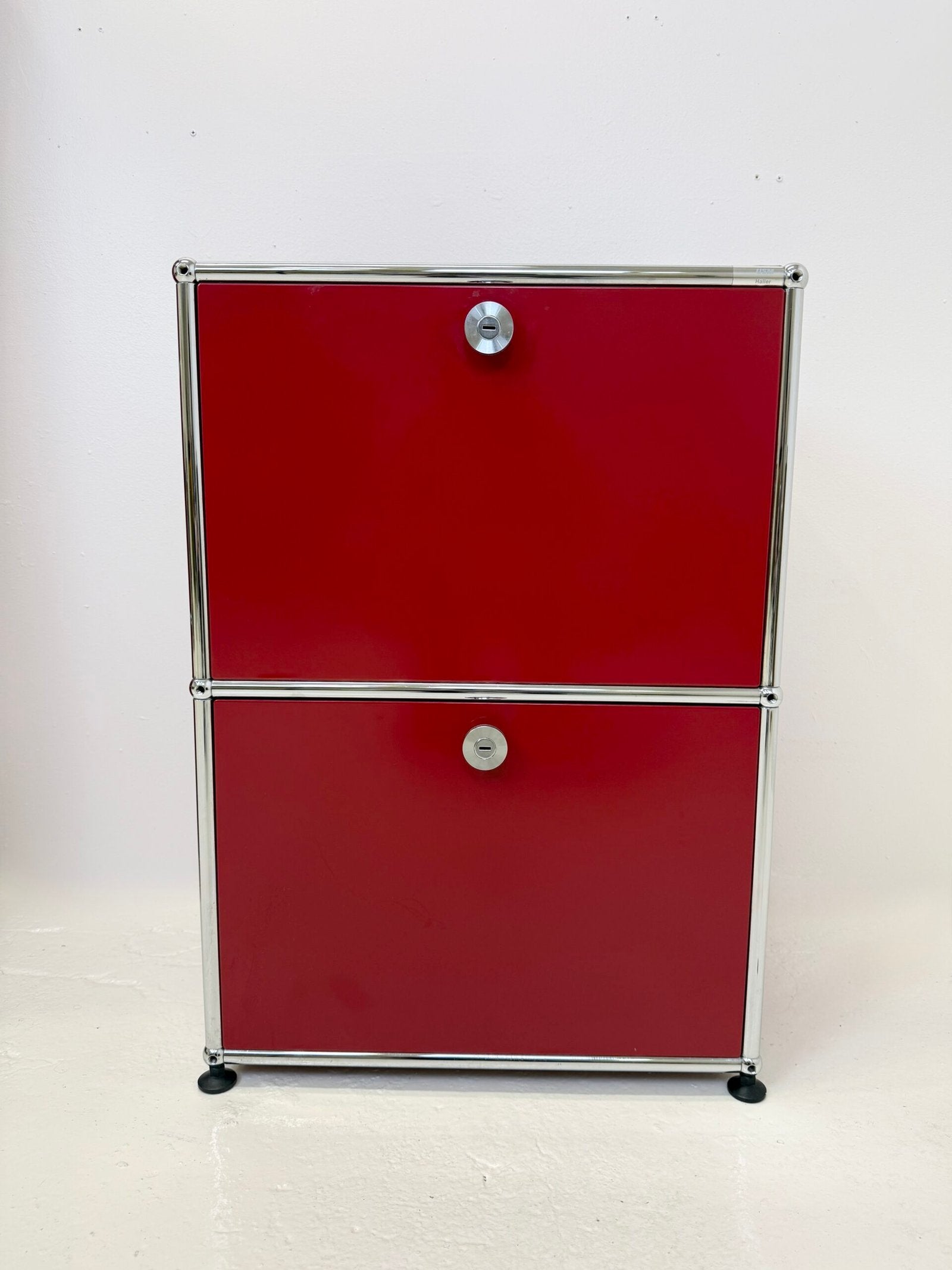USM HALLER "ROUGE RUBIS" – BOUT DE CANAPÉ (ETAT NEUF)