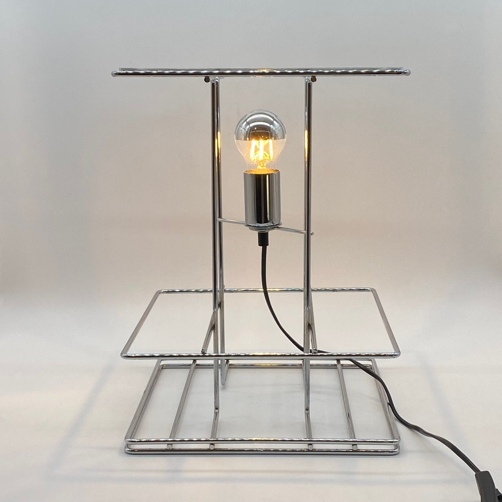 GRANDE LAMPE GÉOMÉTRIQUE EN CHROME ET PLEXIGLAS, 1970s