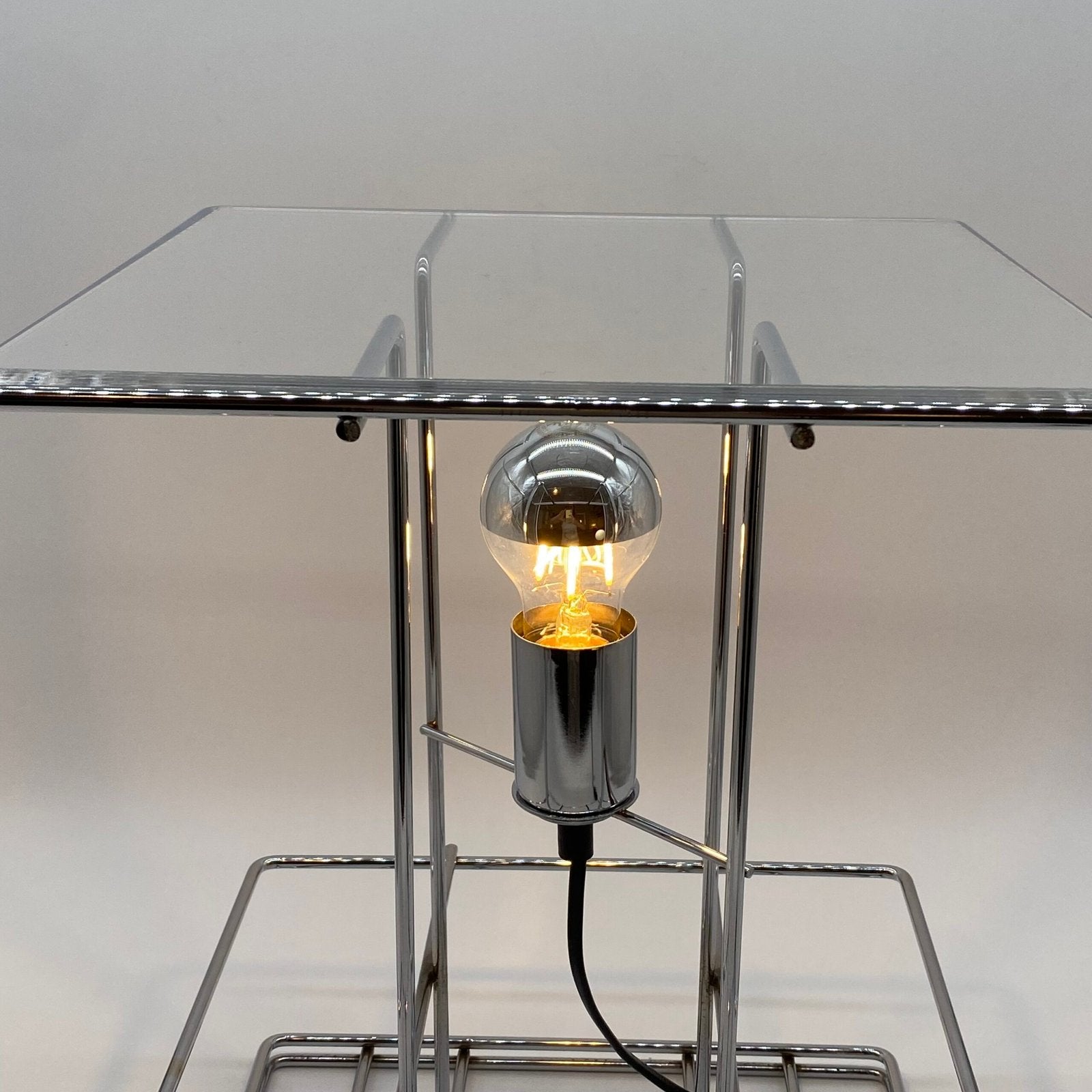 GRANDE LAMPE GÉOMÉTRIQUE EN CHROME ET PLEXIGLAS, 1970s