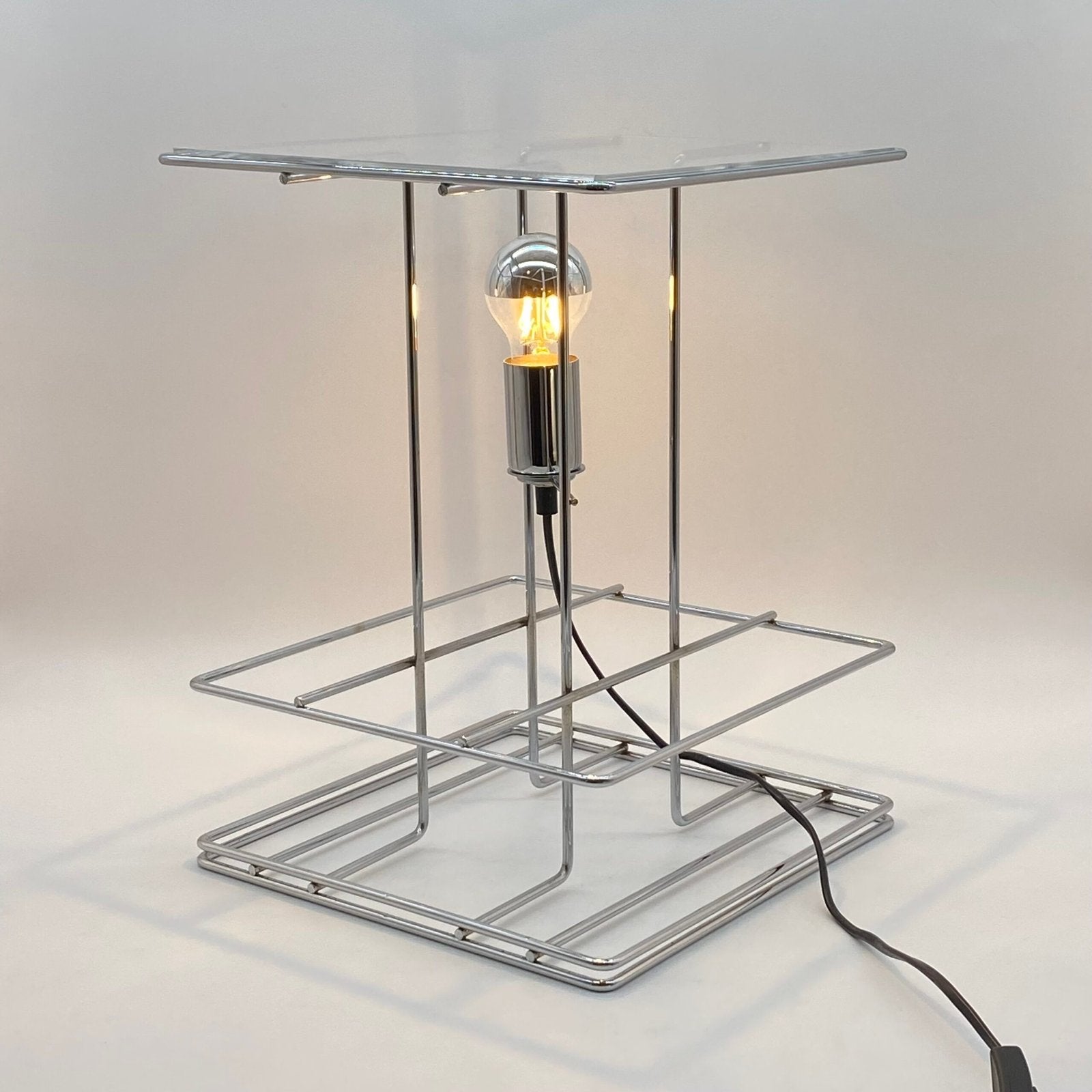 GRANDE LAMPE GÉOMÉTRIQUE EN CHROME ET PLEXIGLAS, 1970s