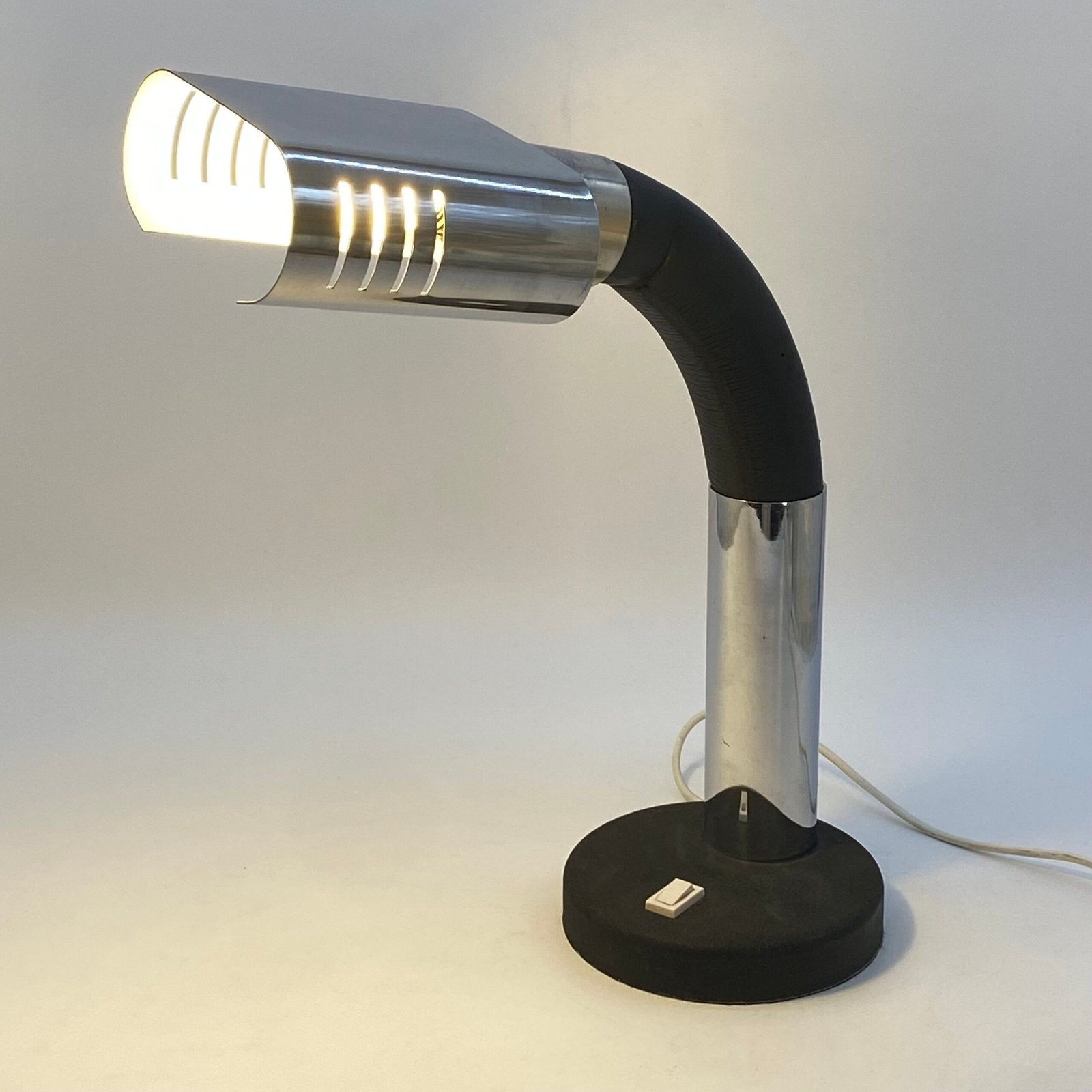 LAMPE TARGETTI CHROME ET NOIR, 1970s. ITALY