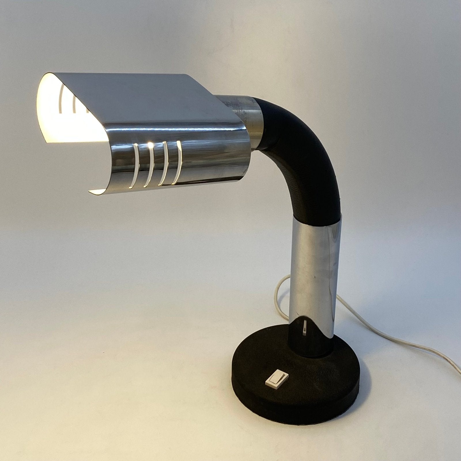 LAMPE TARGETTI CHROME ET NOIR, 1970s. ITALY