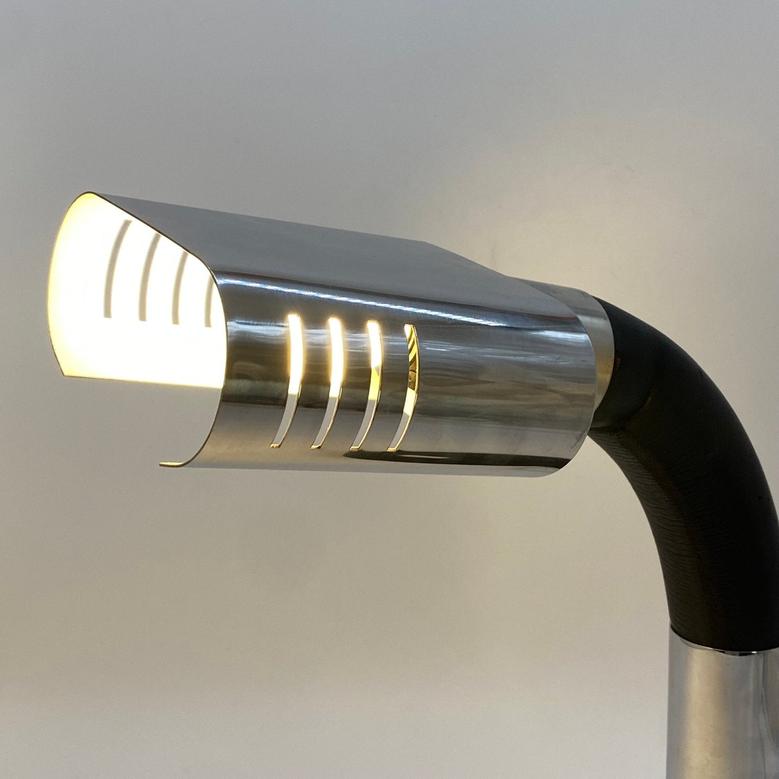 LAMPE TARGETTI CHROME ET NOIR, 1970s. ITALY
