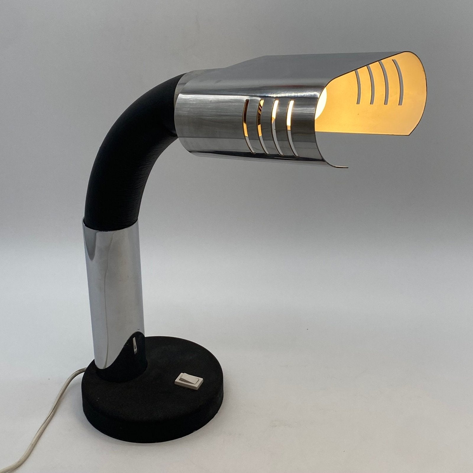 LAMPE TARGETTI CHROME ET NOIR, 1970s. ITALY