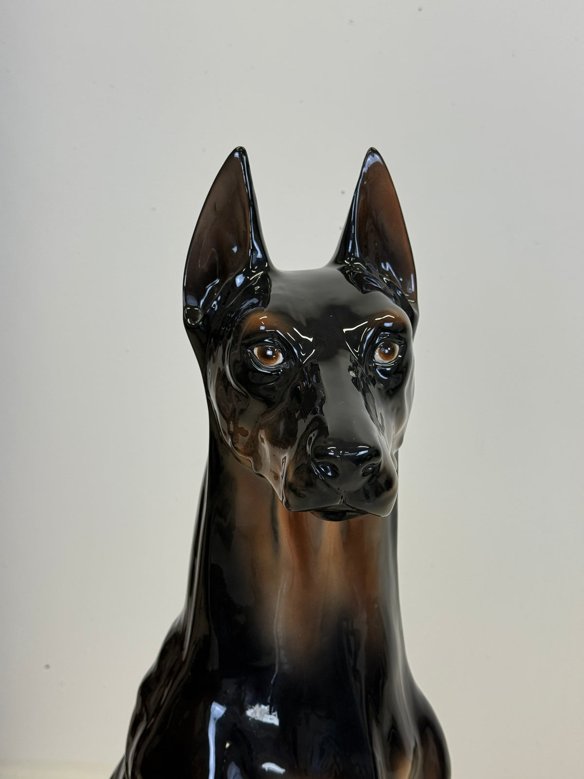 Grand Dobermann en céramique émaillée – Italie, 1970s