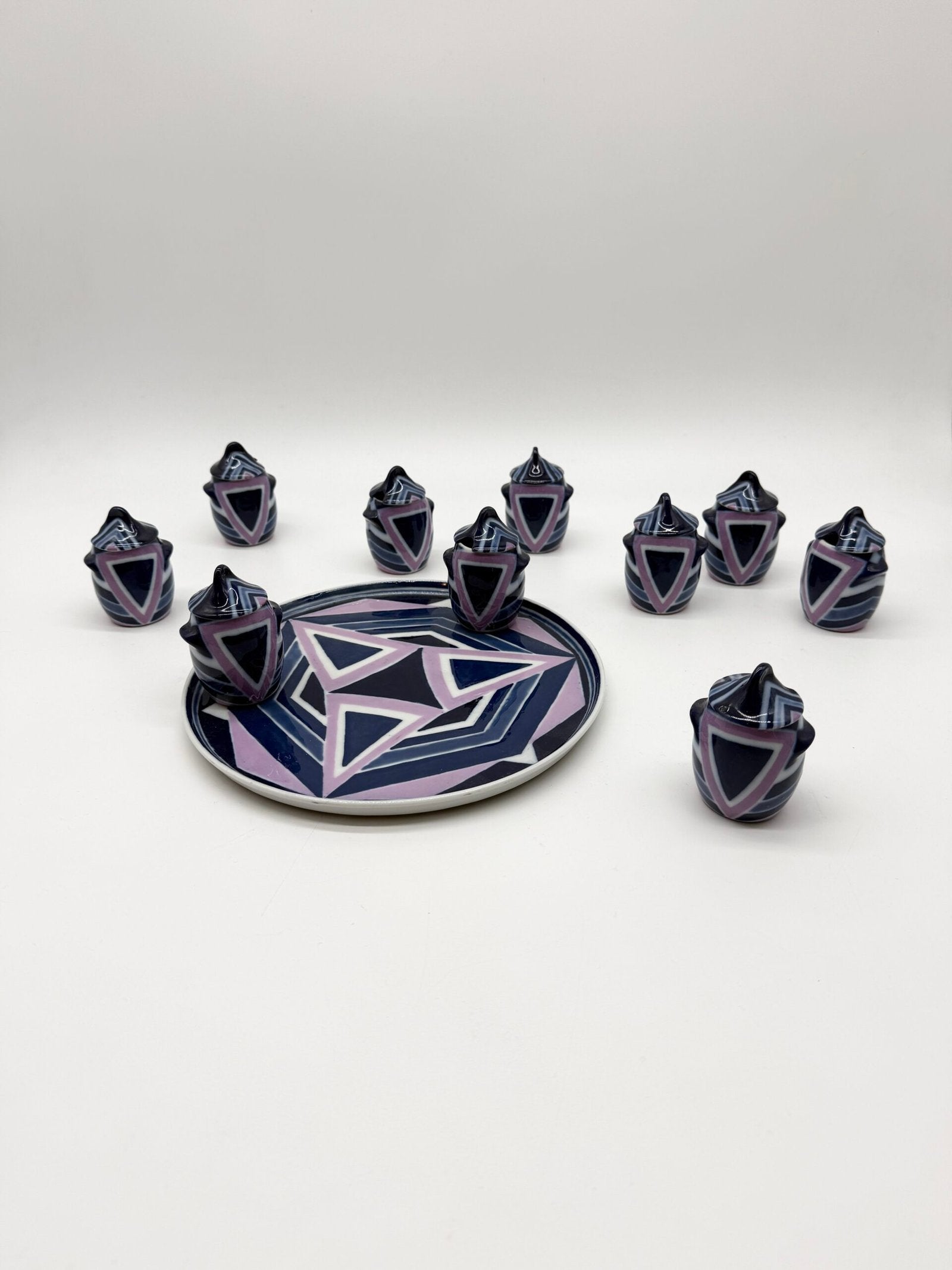 SERVICE A CRÈME PORCELAINE ÉMAILLÉE, MARGUERITE ROUGERIE, 1930