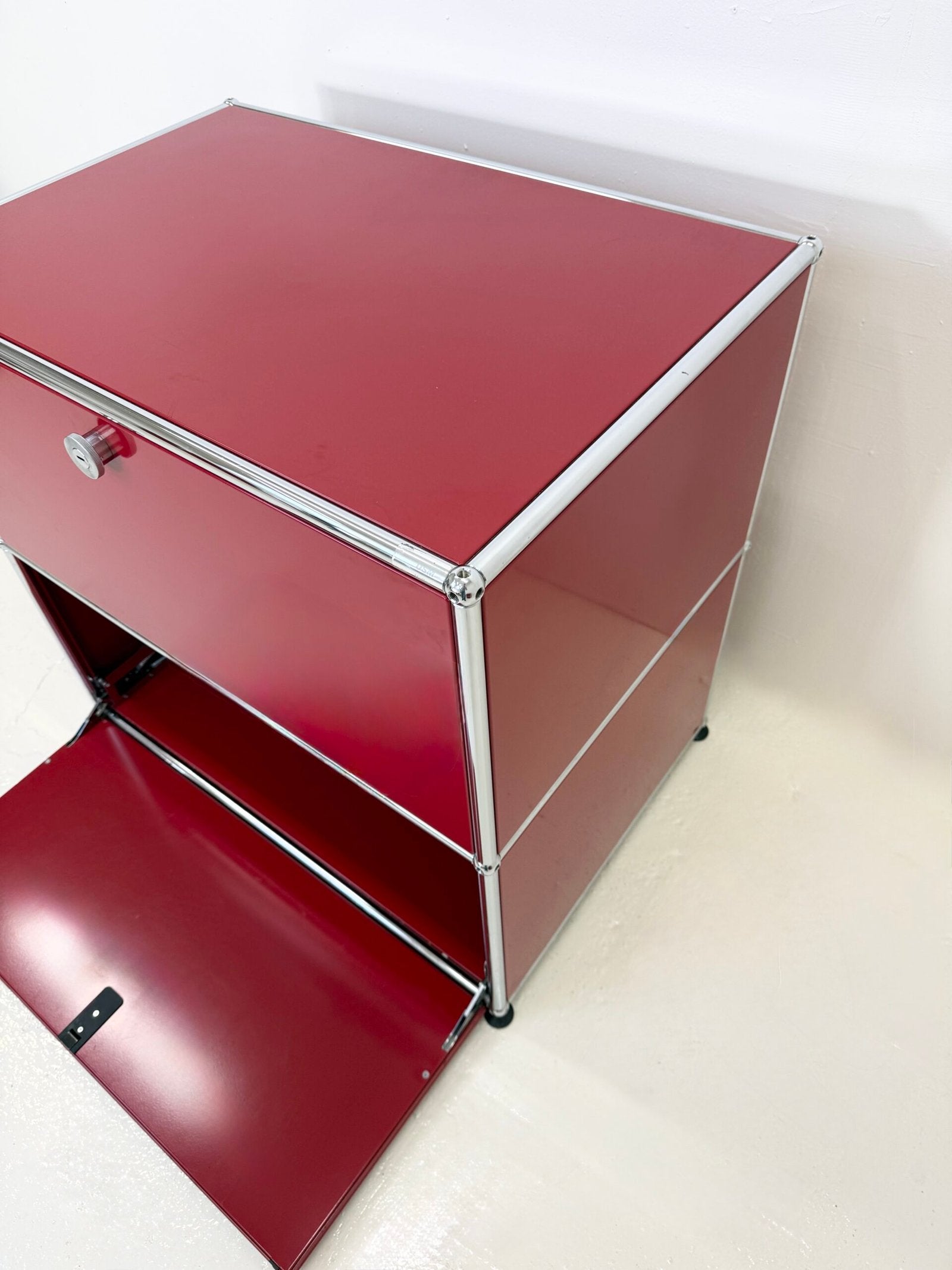 USM HALLER "ROUGE RUBIS" – MEUBLE DE RANGEMENT (ETAT NEUF)