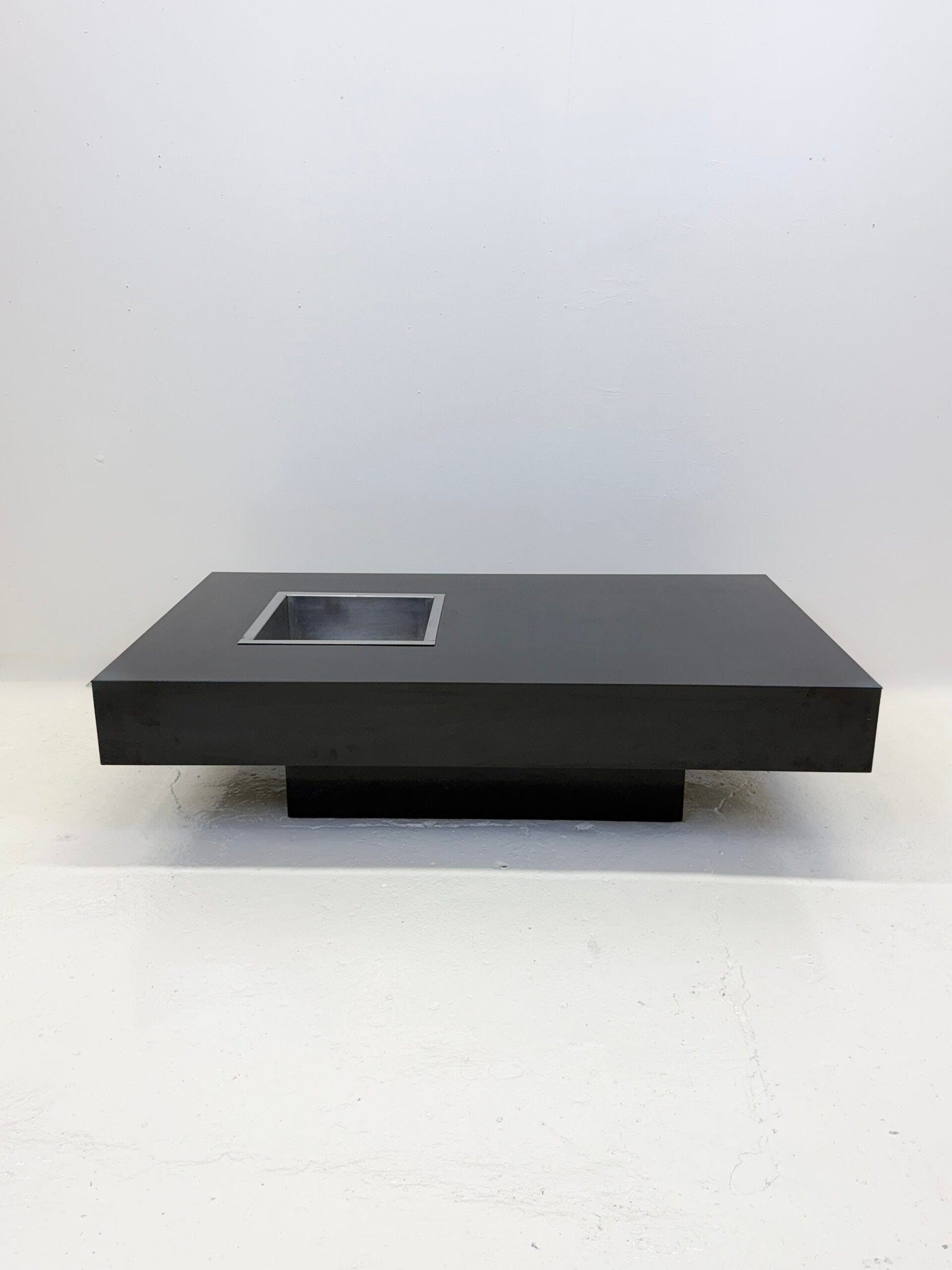 TABLE BASSE MINIMALISTE — ITALY, 1970s