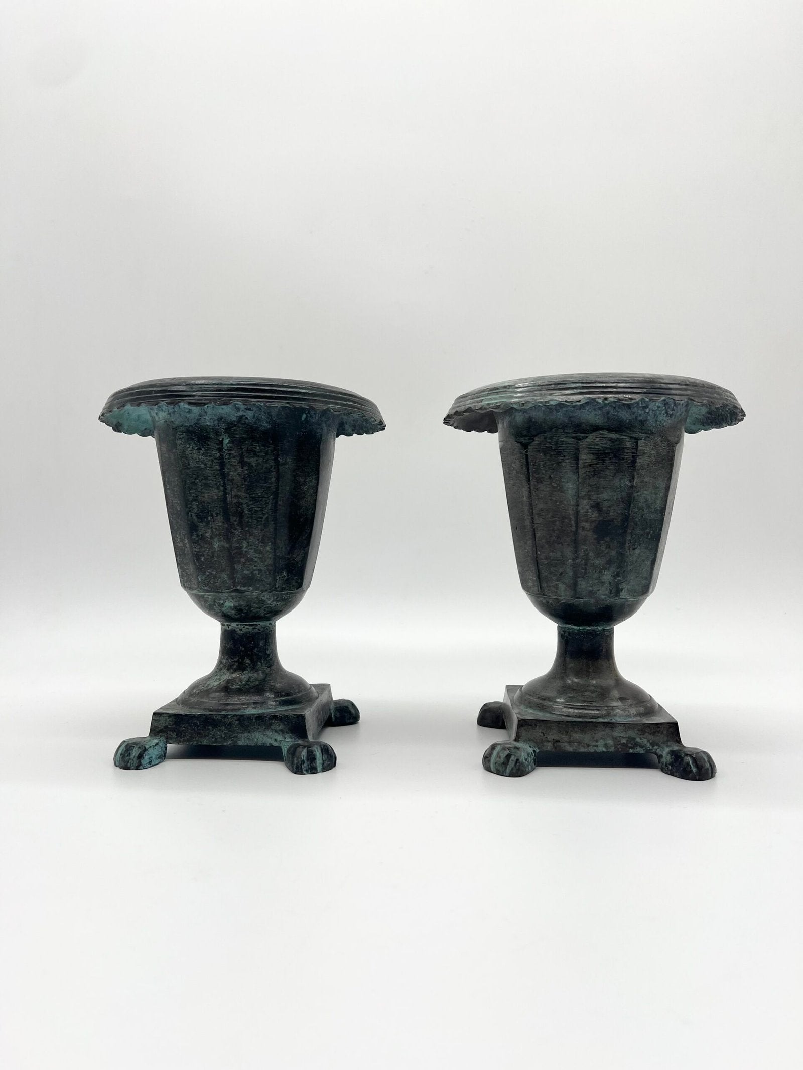 PAIRE DE VASES "MÉDICIS" VERT-DE-GRIS – 1950s