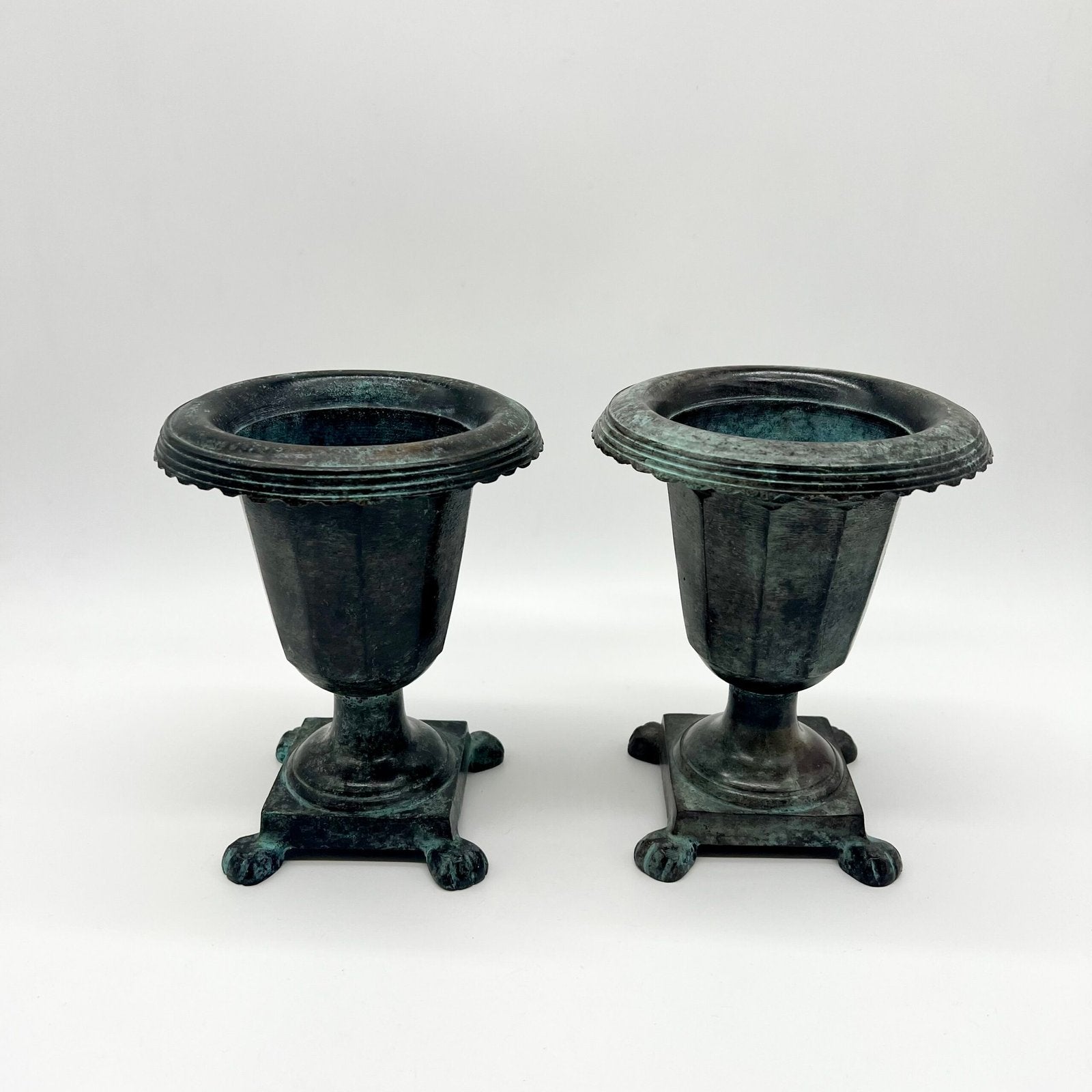 PAIRE DE VASES "MÉDICIS" VERT-DE-GRIS – 1950s